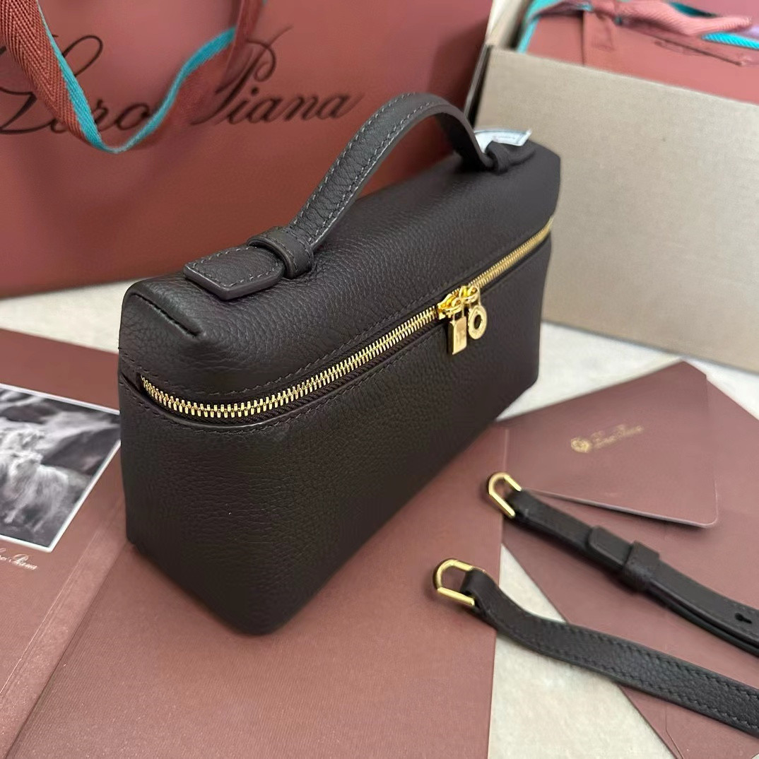 Loro Piana Extra Pocket L19 Grained Calfskin 11 x 19 x 6.5 cm