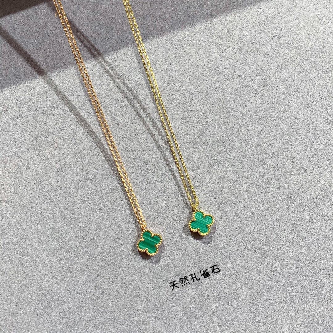 Van Cleef & Arpels Mini Four-Leaf Clover Necklace Diameter approx 1.0cm, Chain length approx 40+5cm