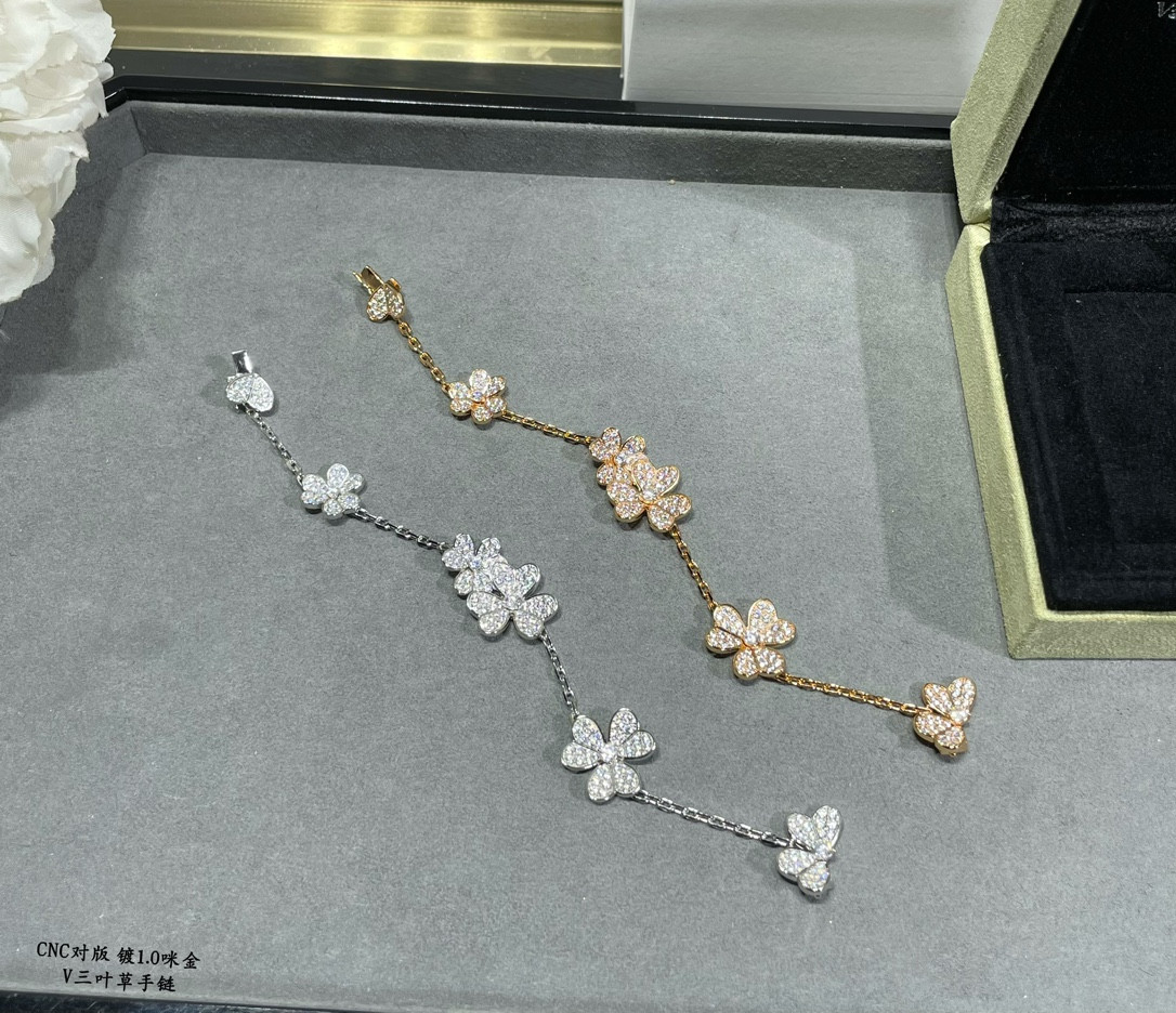 Van Cleef & Arpels Clover Bracelet