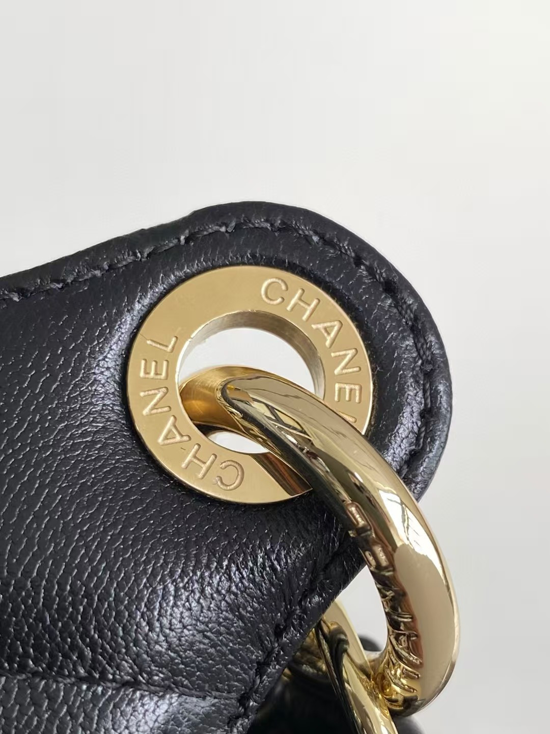 CHANEL clutch with chain mesh shiny lambskin gold tone -AP4573 15x22x6cm