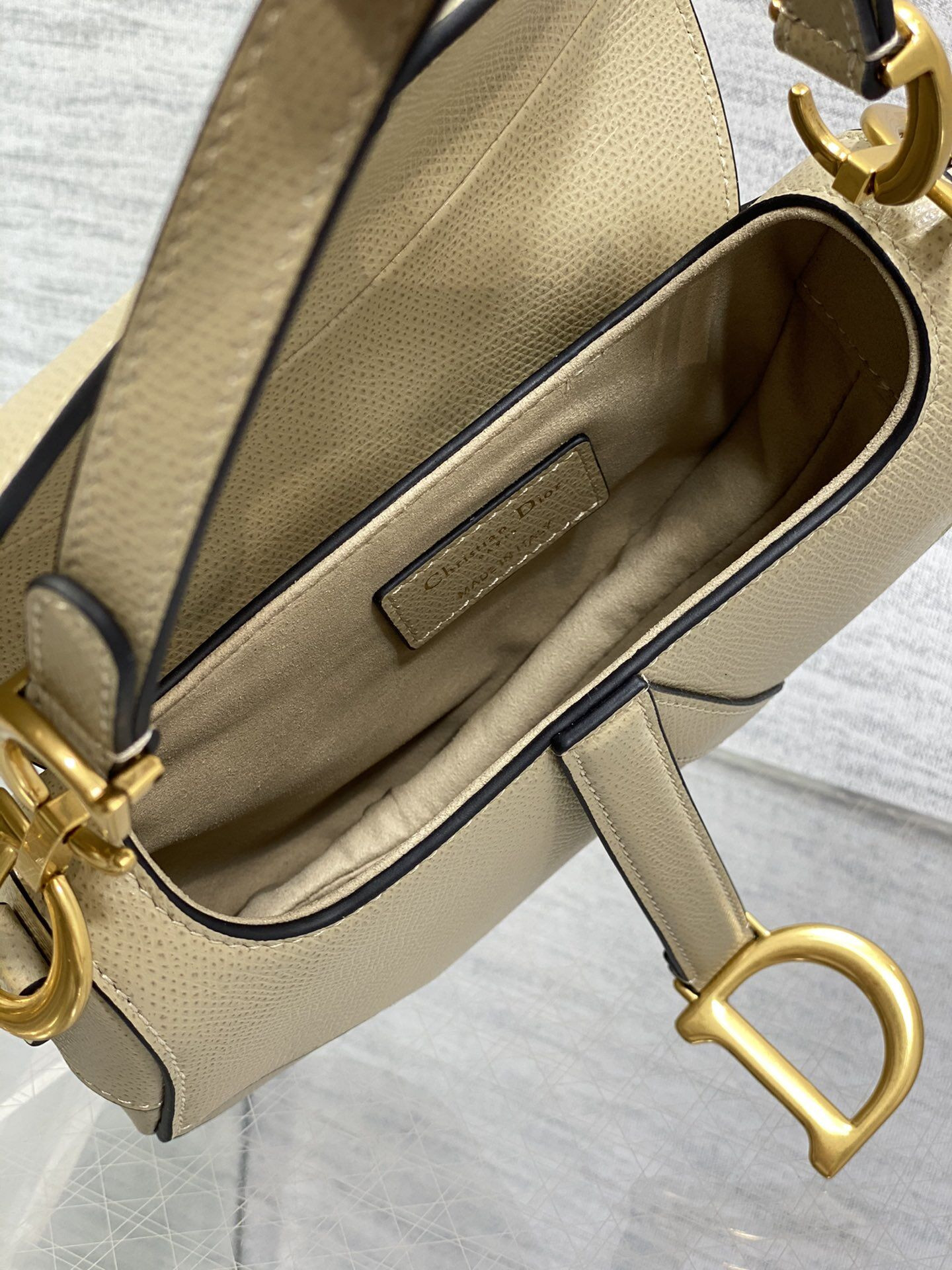 Dior Saddle Bag 25.5 x 20 x 6.5CM