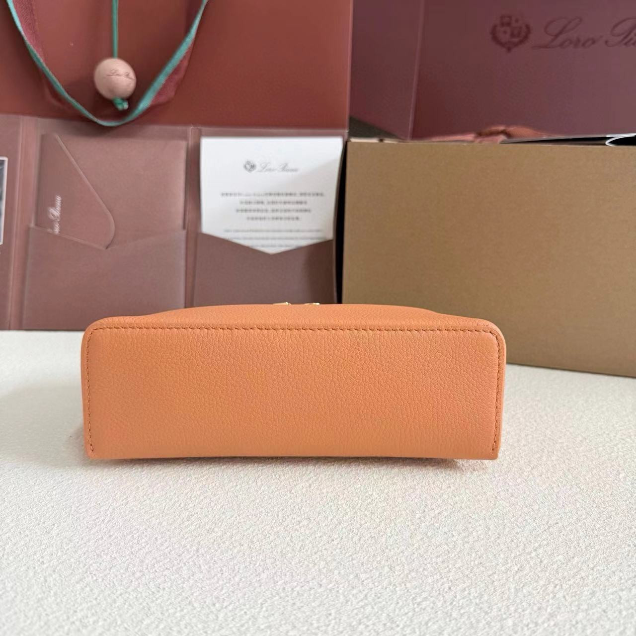 Loro Piana Extra Pocket L19 Grained Calfskin 11 x 19 x 6.5 cm