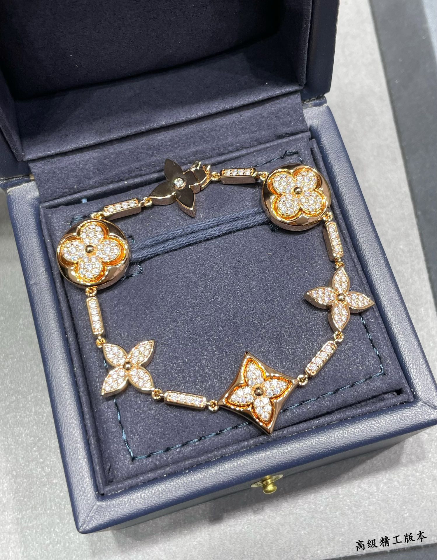 Louis Vuitto Large six-flower full diamond Bracelet