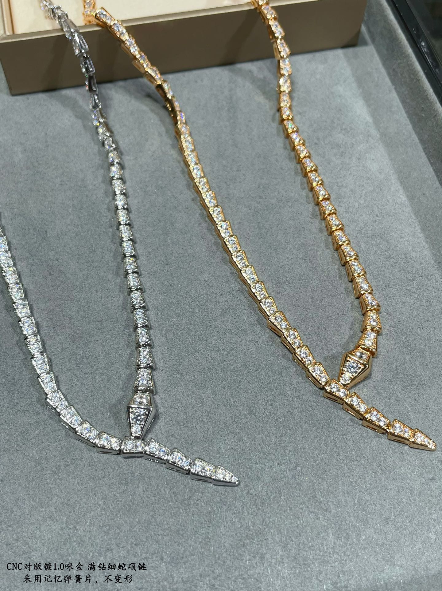Bvlgari Full of diamond snake Necklace