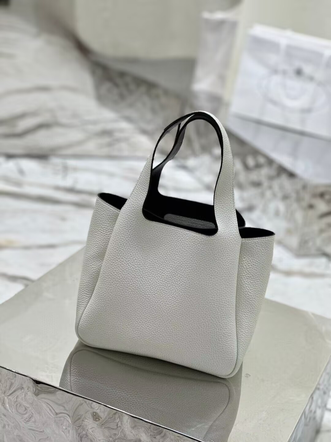 Prada Medium Leather Tote 25x21.5x14cm