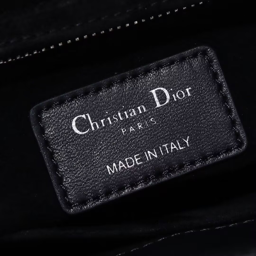 Small Lady Dior Bag 20 x 17 x 8 cm