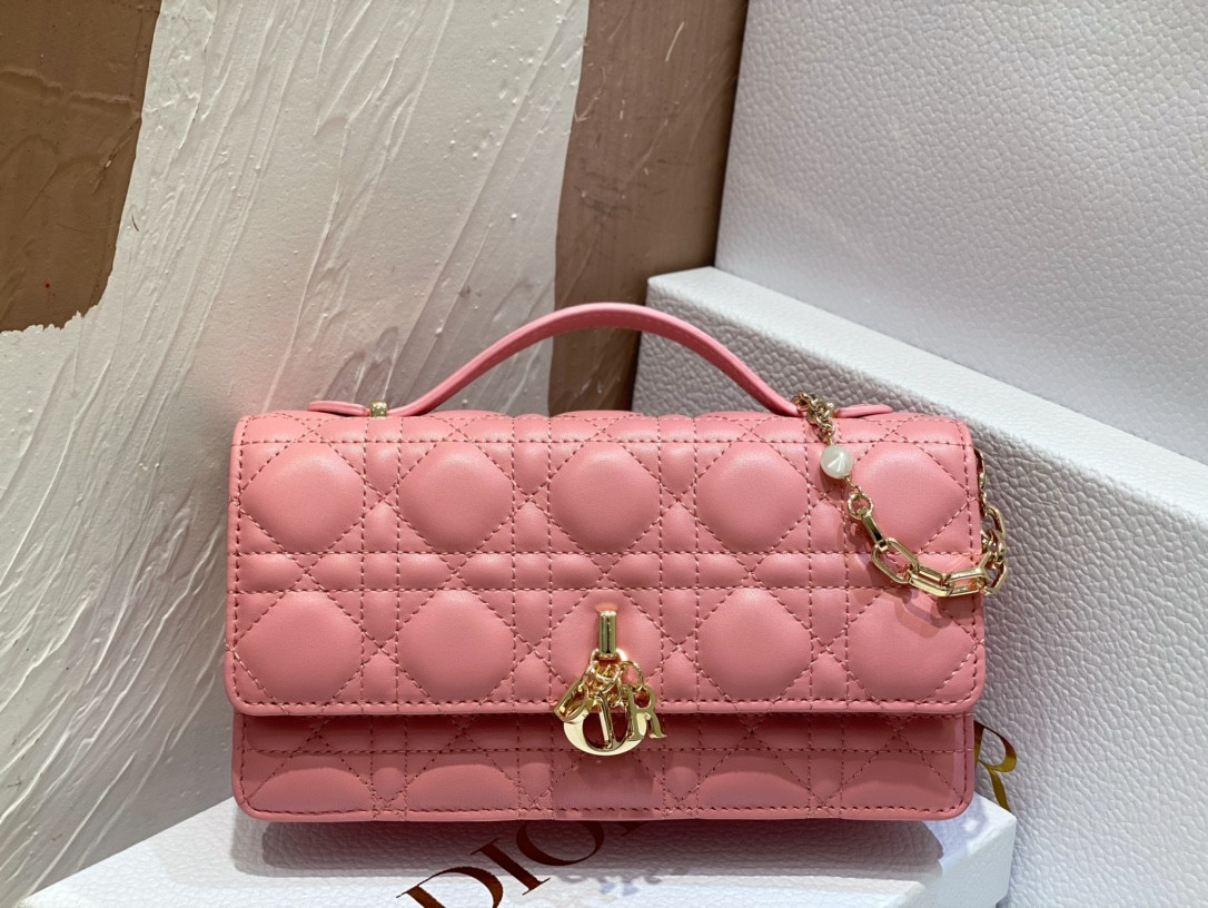 MISS DIOR MINI BAG Melocoton Pink Pearlescent Cannage Lambskin S0980ONJL_M92P 21 x 11.5 x 4.5 cm
