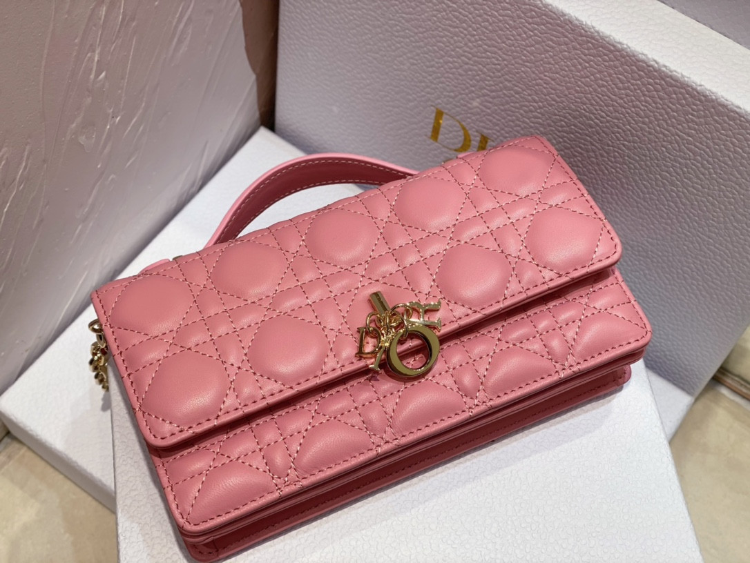 MISS DIOR MINI BAG Melocoton Pink Pearlescent Cannage Lambskin S0980ONJL_M92P 21 x 11.5 x 4.5 cm