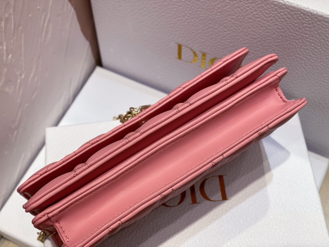 MISS DIOR MINI BAG Melocoton Pink Pearlescent Cannage Lambskin S0980ONJL_M92P 21 x 11.5 x 4.5 cm