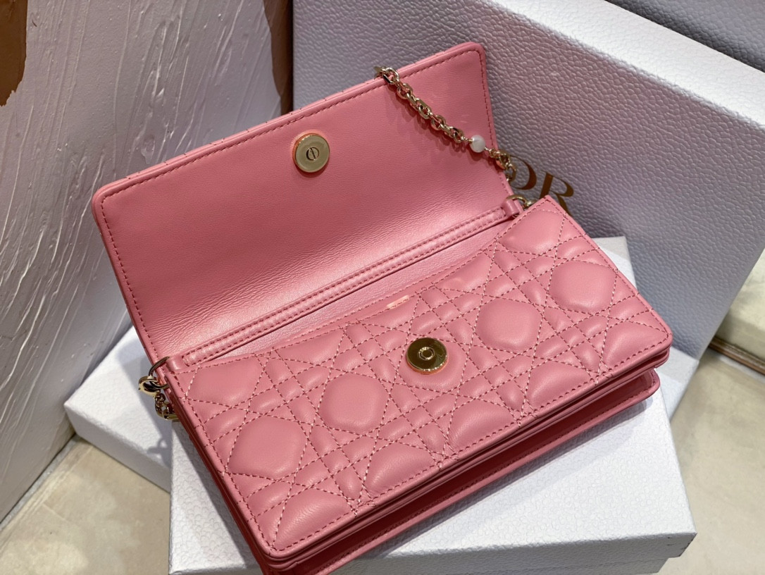 MISS DIOR MINI BAG Melocoton Pink Pearlescent Cannage Lambskin S0980ONJL_M92P 21 x 11.5 x 4.5 cm