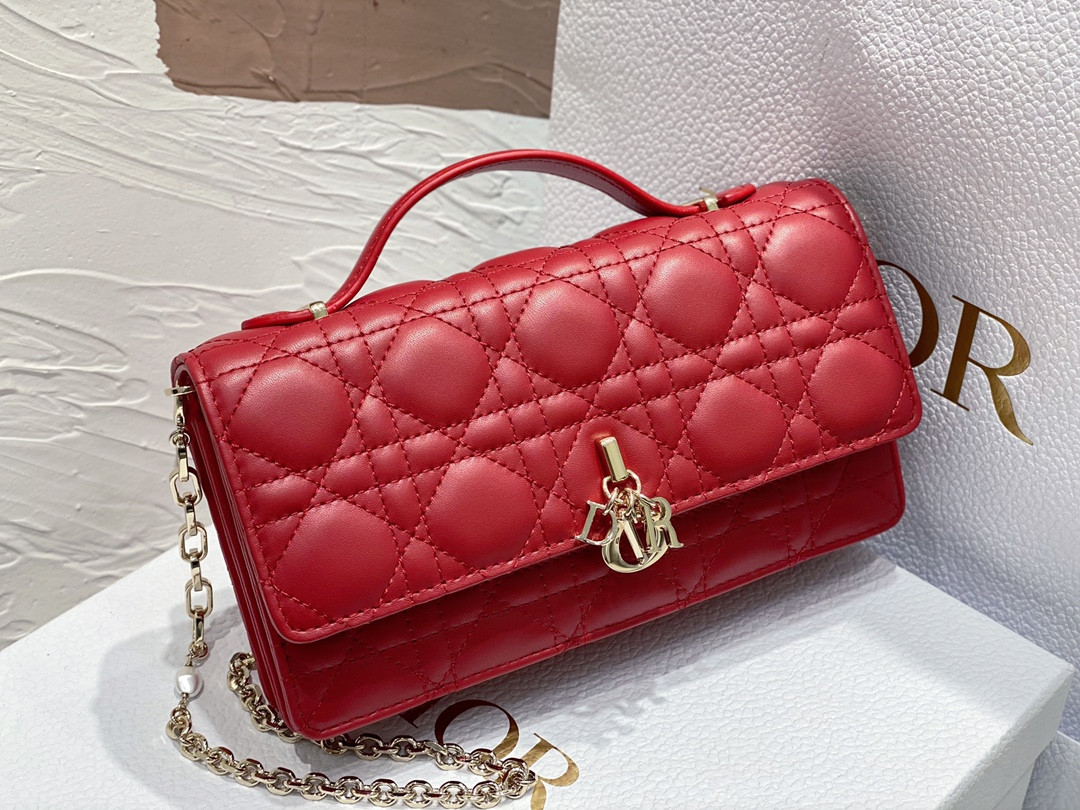 MISS DIOR MINI BAG Crimson Red S0980ONMJ-M57R 21 x 11.5 x 4.5 cm