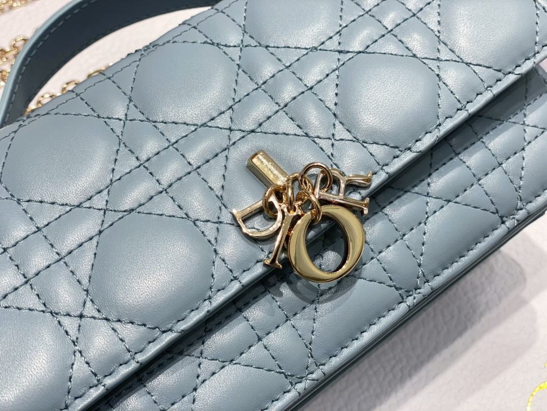 MISS DIOR MINI BAG Cloud Blue Cannage Lambskin S0980ONMJ_M81B 21 x 11.5 x 4.5 cm