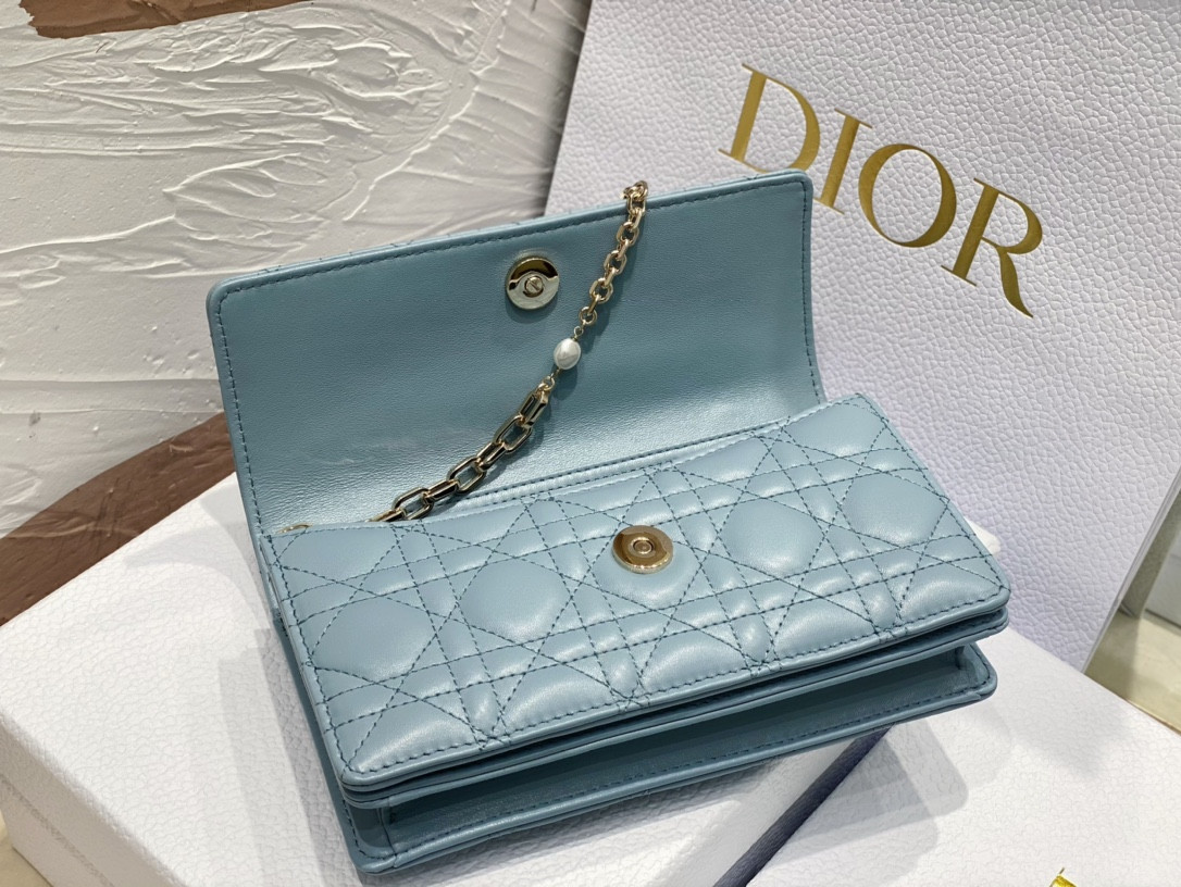 MISS DIOR MINI BAG Cloud Blue Cannage Lambskin S0980ONMJ_M81B 21 x 11.5 x 4.5 cm