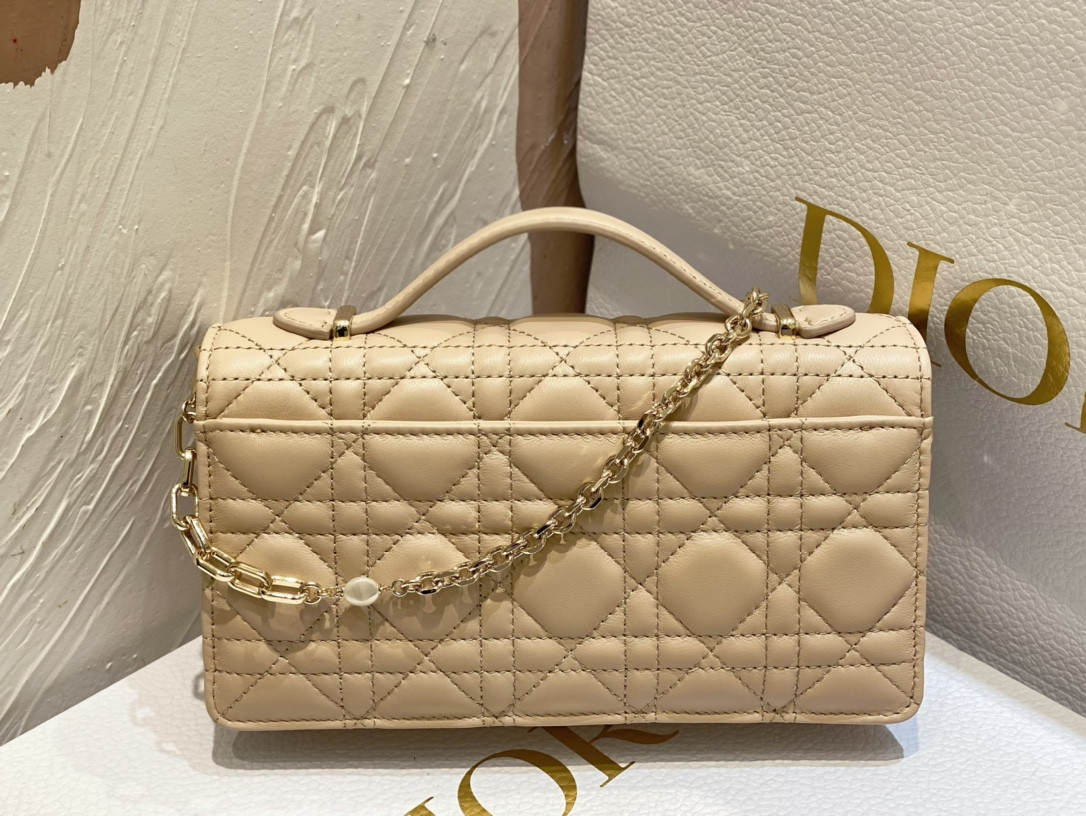 MISS DIOR Mini Handbag Beige Cannage Woven Pattern Lambskin S0980ONMJ-M116 21 x 11.5 x 4.5 cm