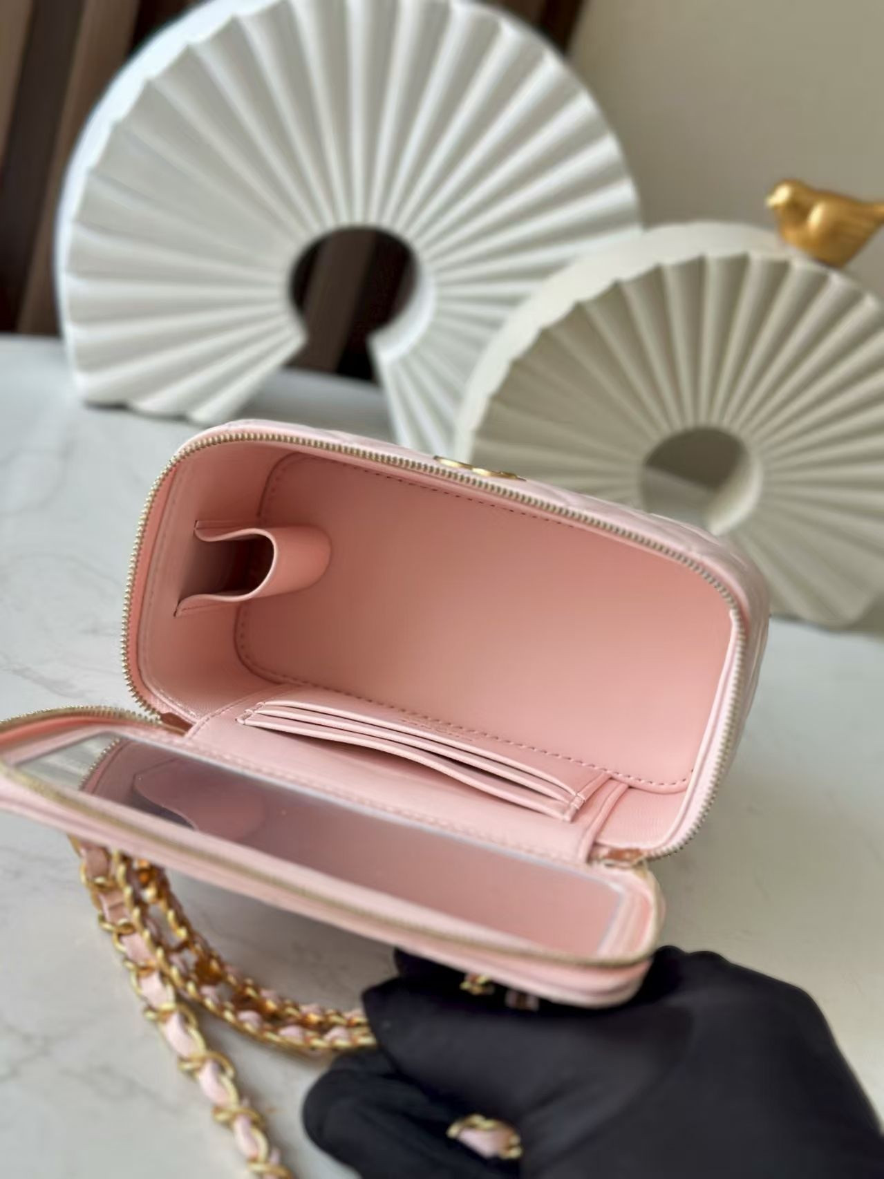 CHANEL Vanity With Chain 9.5x17x8cm