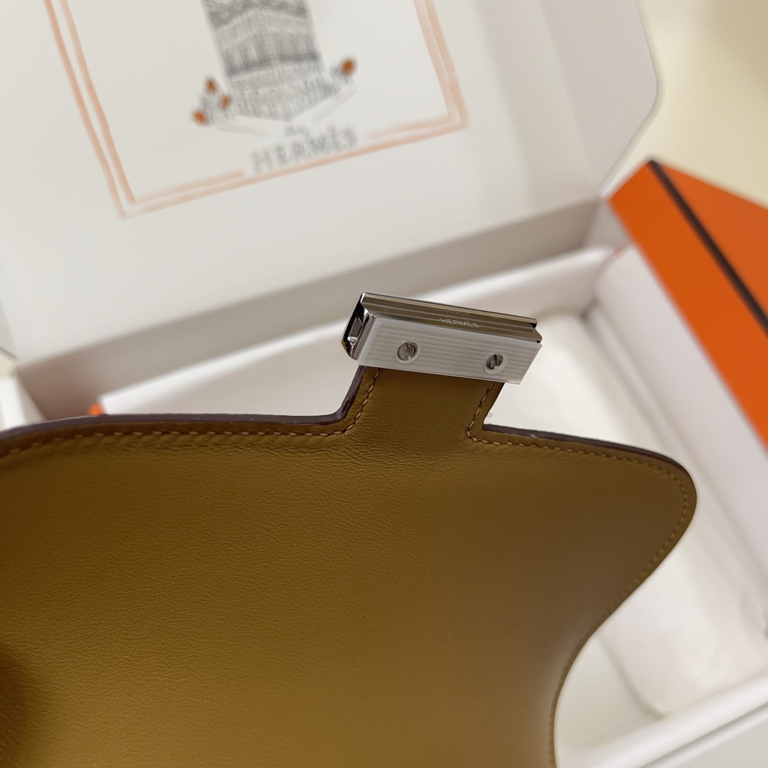 Hermès Constance 19 Epsom Silver Hardware 7.25" x 6.25" x 2.25"