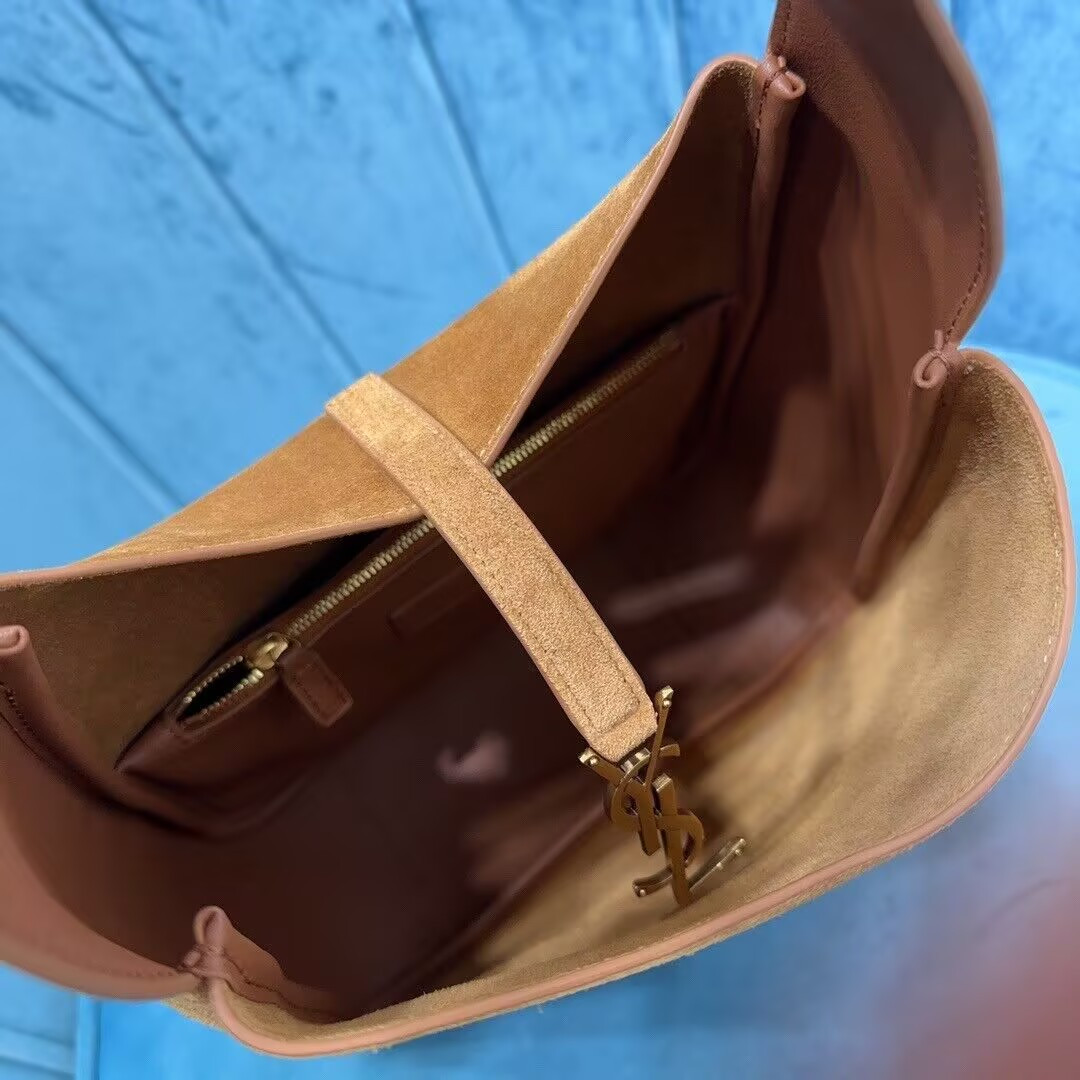 YSL LE 5 À 7 SUPPLE IN SUEDE 23x22x8.5cm