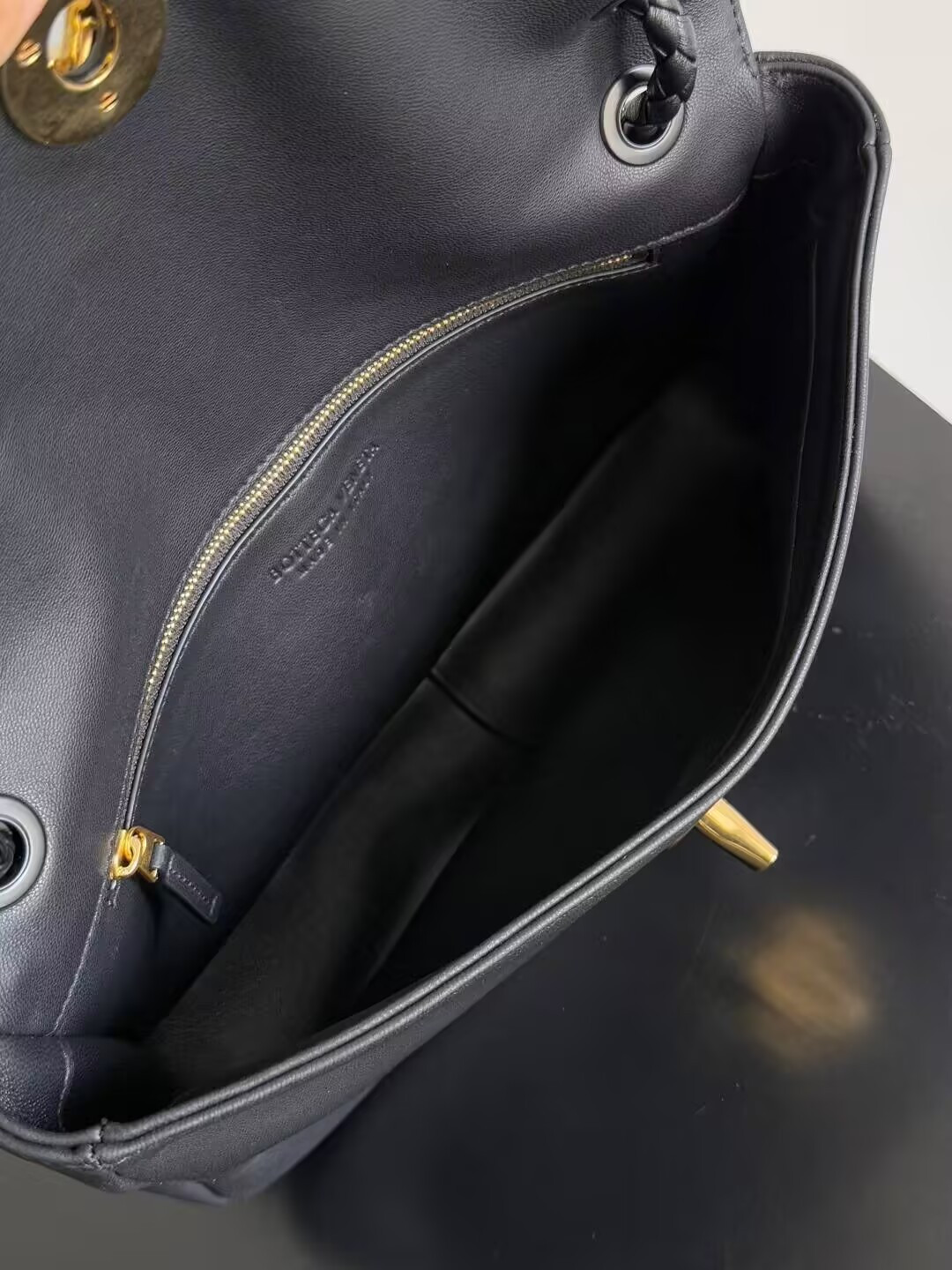 Bottega Veneta Madison 16x27x6cm