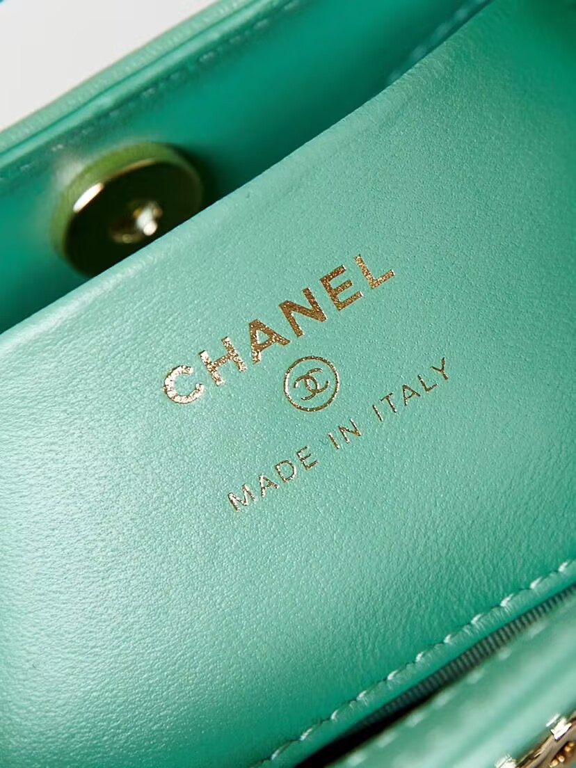 Chanel 31 NaNo Bag 17.5x20x5cm