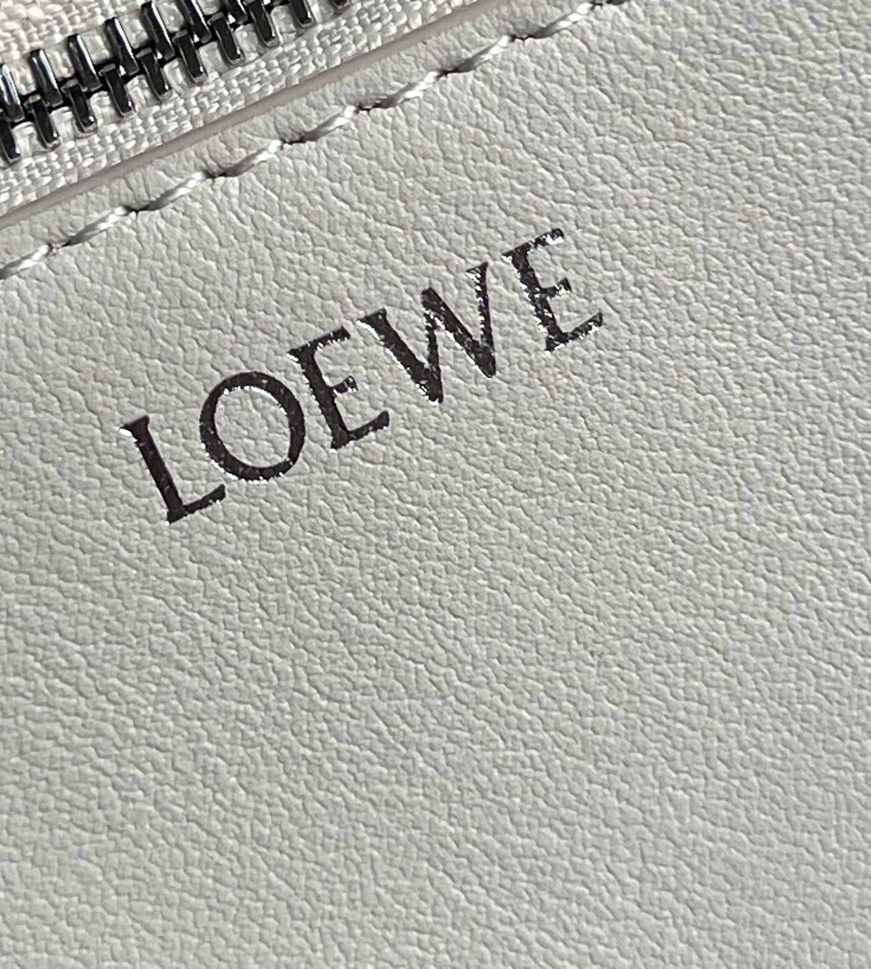 Loewe Puzzle Fold pouch in shiny nappa calfskin 15.5x23x6.5cm