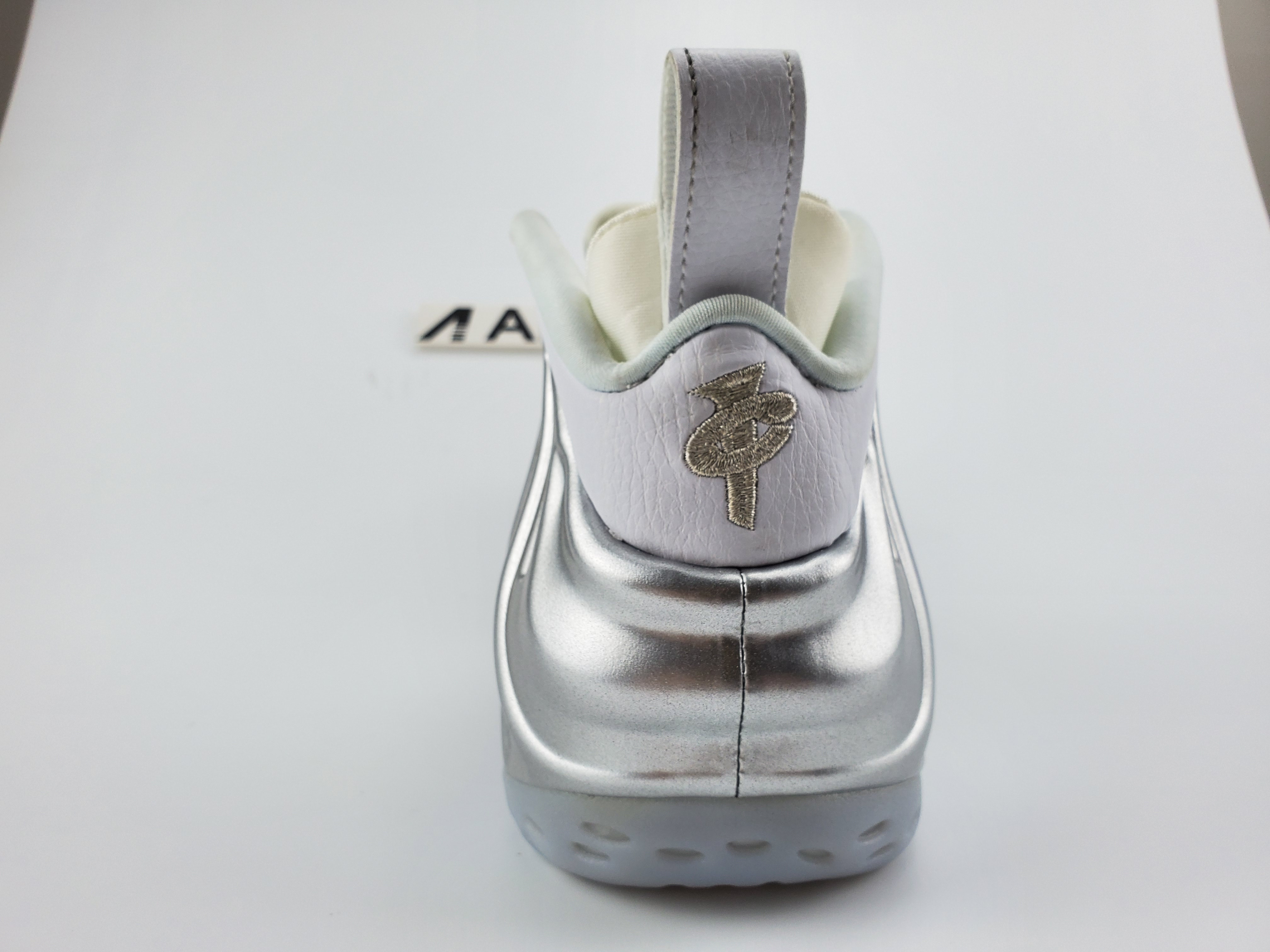 air foamposite one Ch*0me white