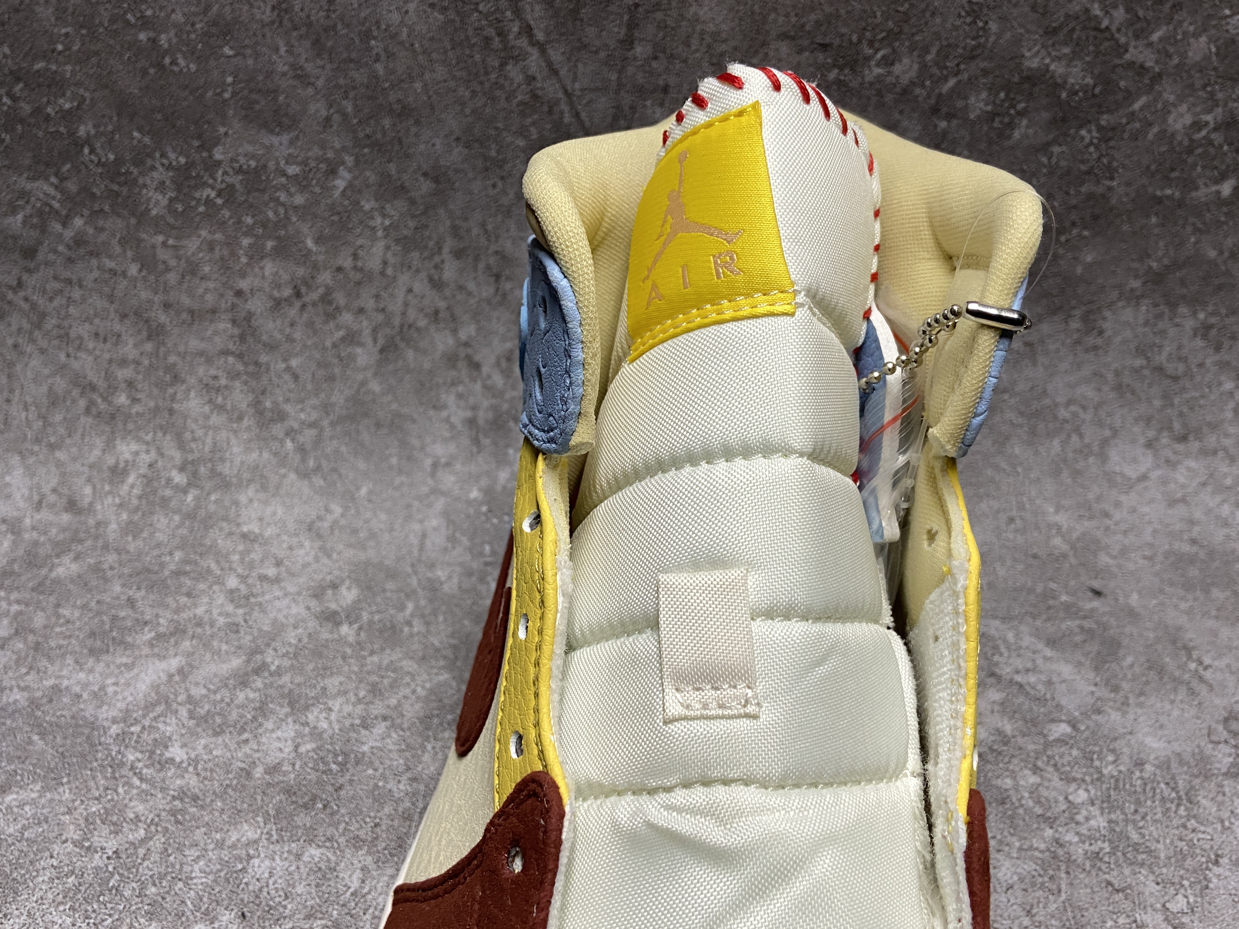 Air Jordan 1 Mid SE Fearless Maison Chateau Rouge