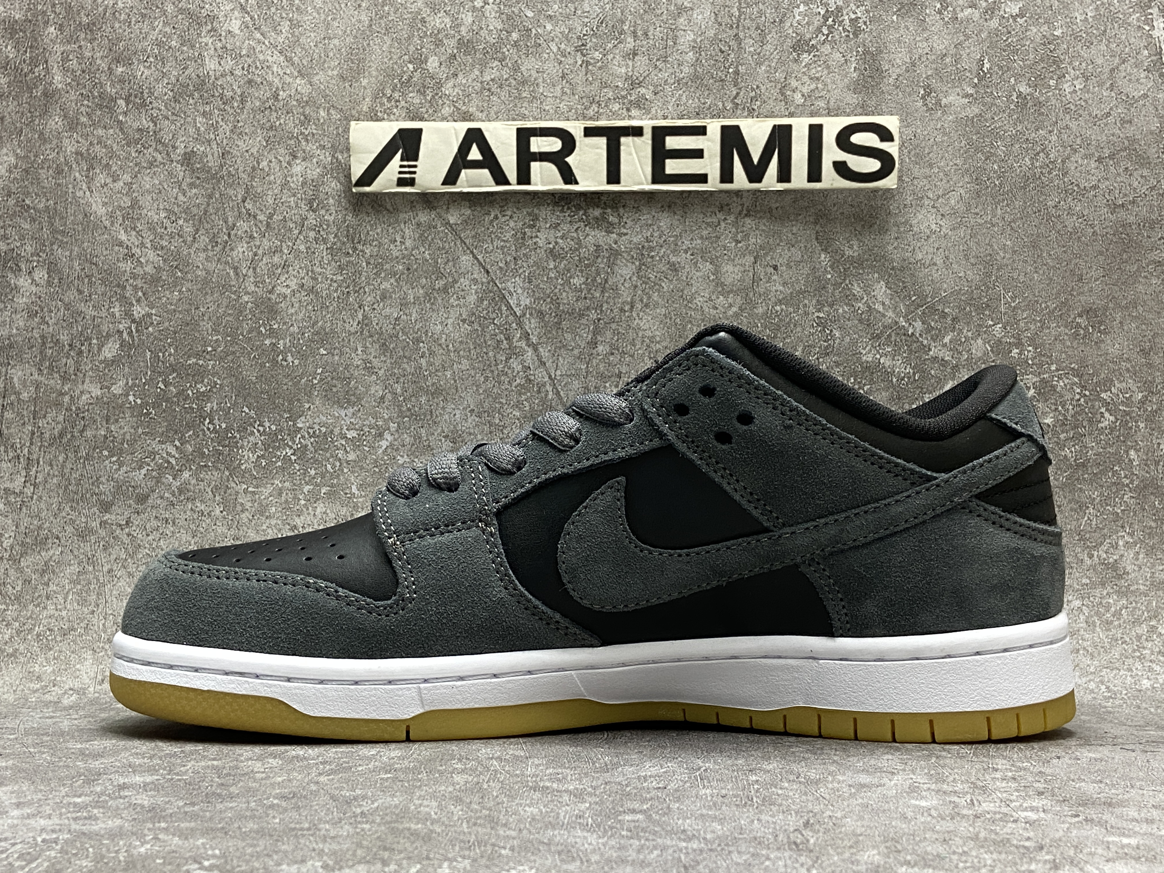 Nike SB Dunk Low Dark Grey Black Gum