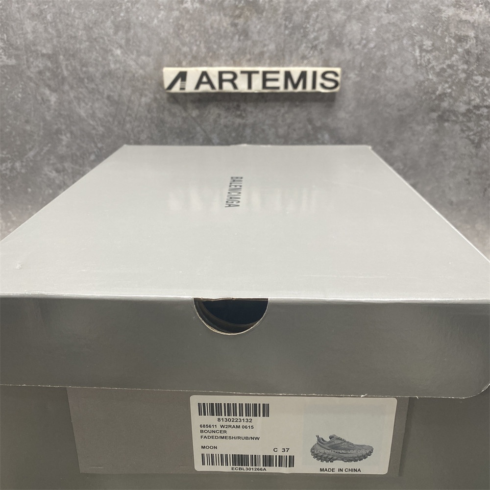 Balenciga Bouncer Moon