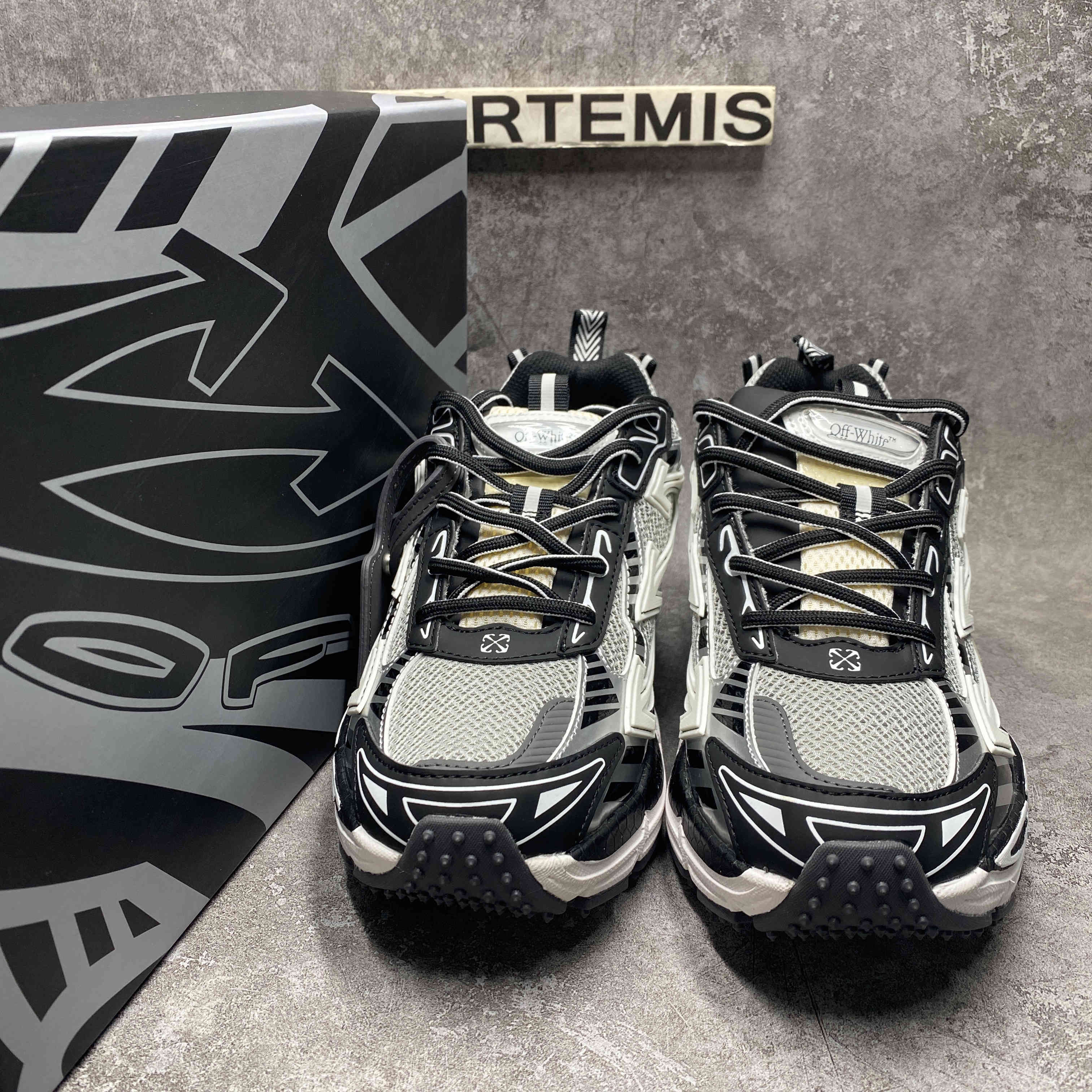 UA Off-White "BE RIGHT BACK"