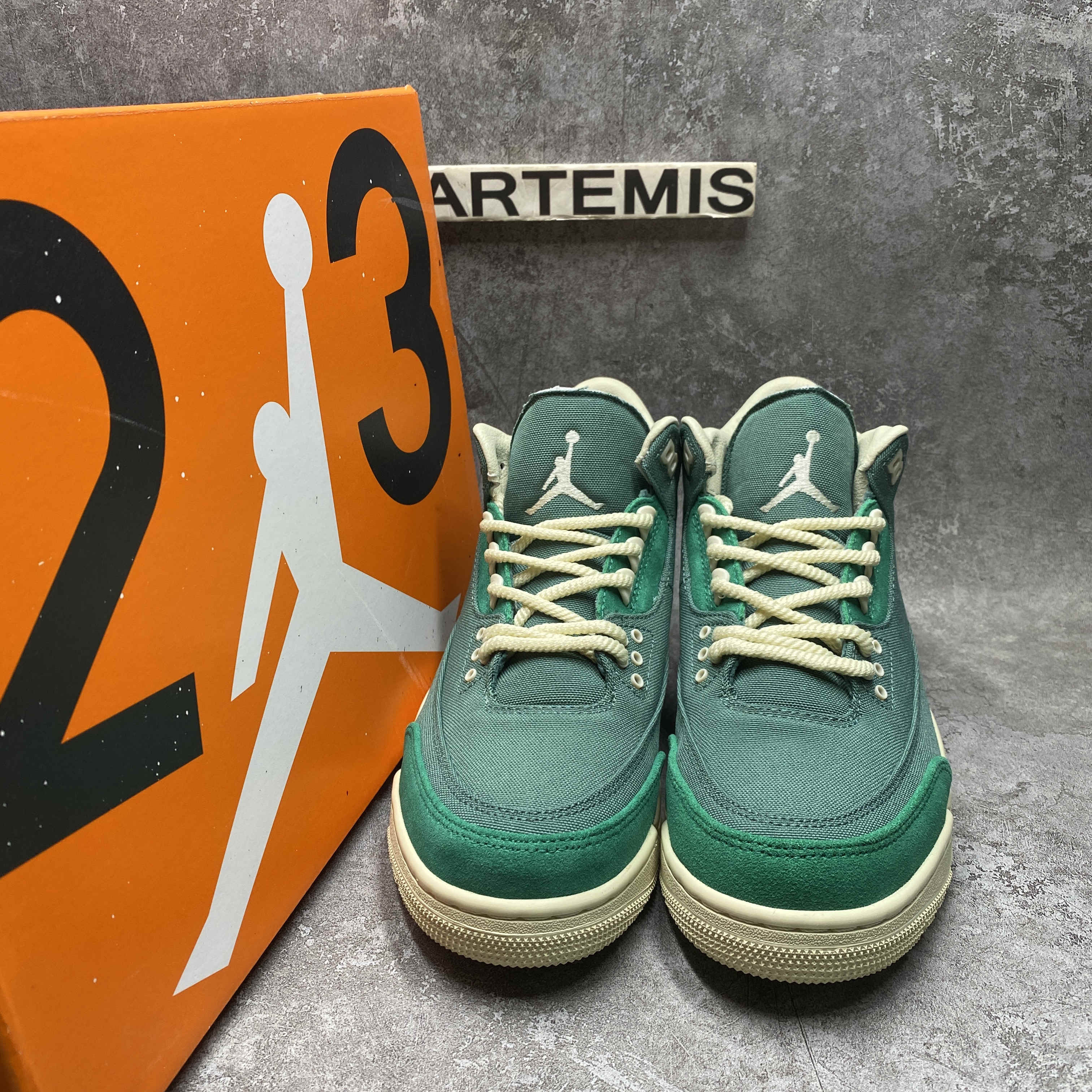 UA NINA CHANEL ABNEY X AIR JORDAN 3