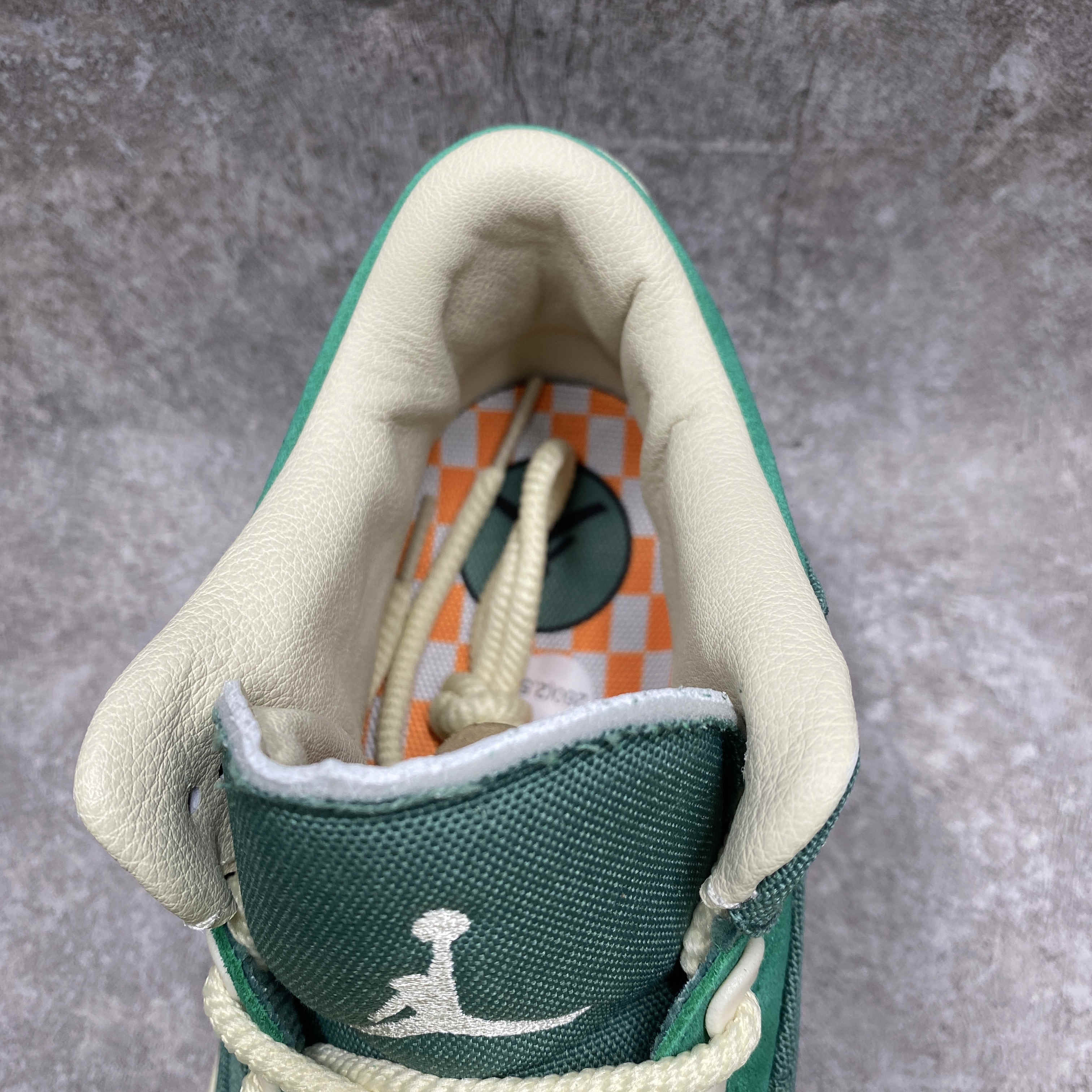 UA NINA CHANEL ABNEY X AIR JORDAN 3