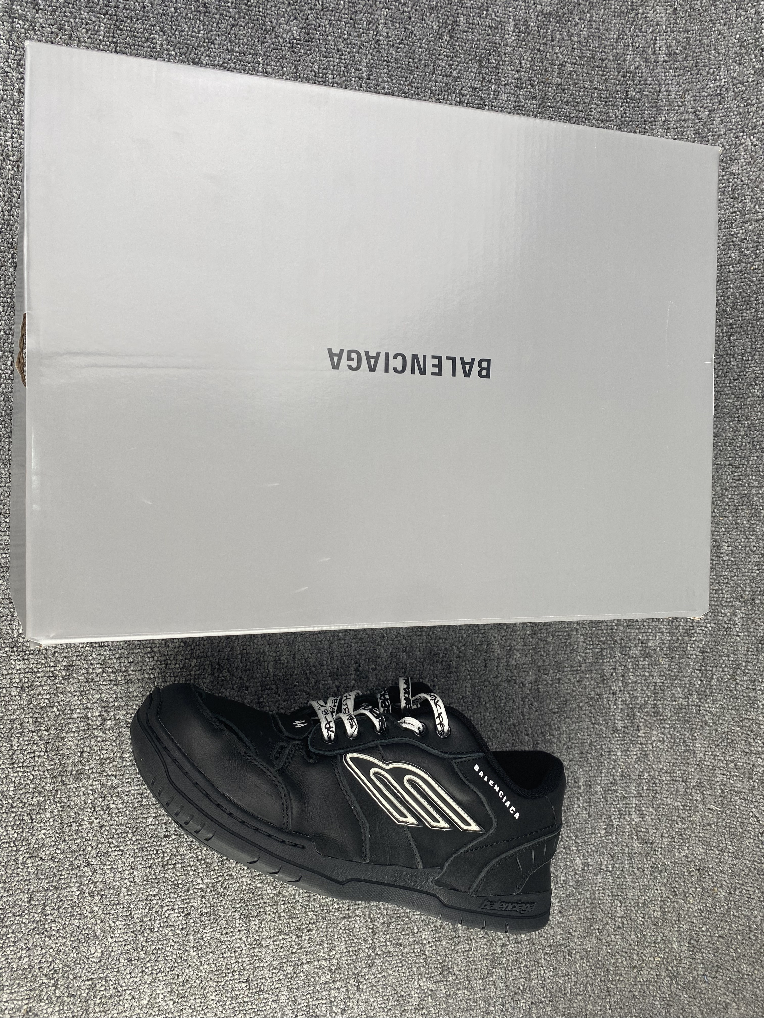 UA Balenciaga Hamptons Worn-out Sneaker in Black(run one size large)