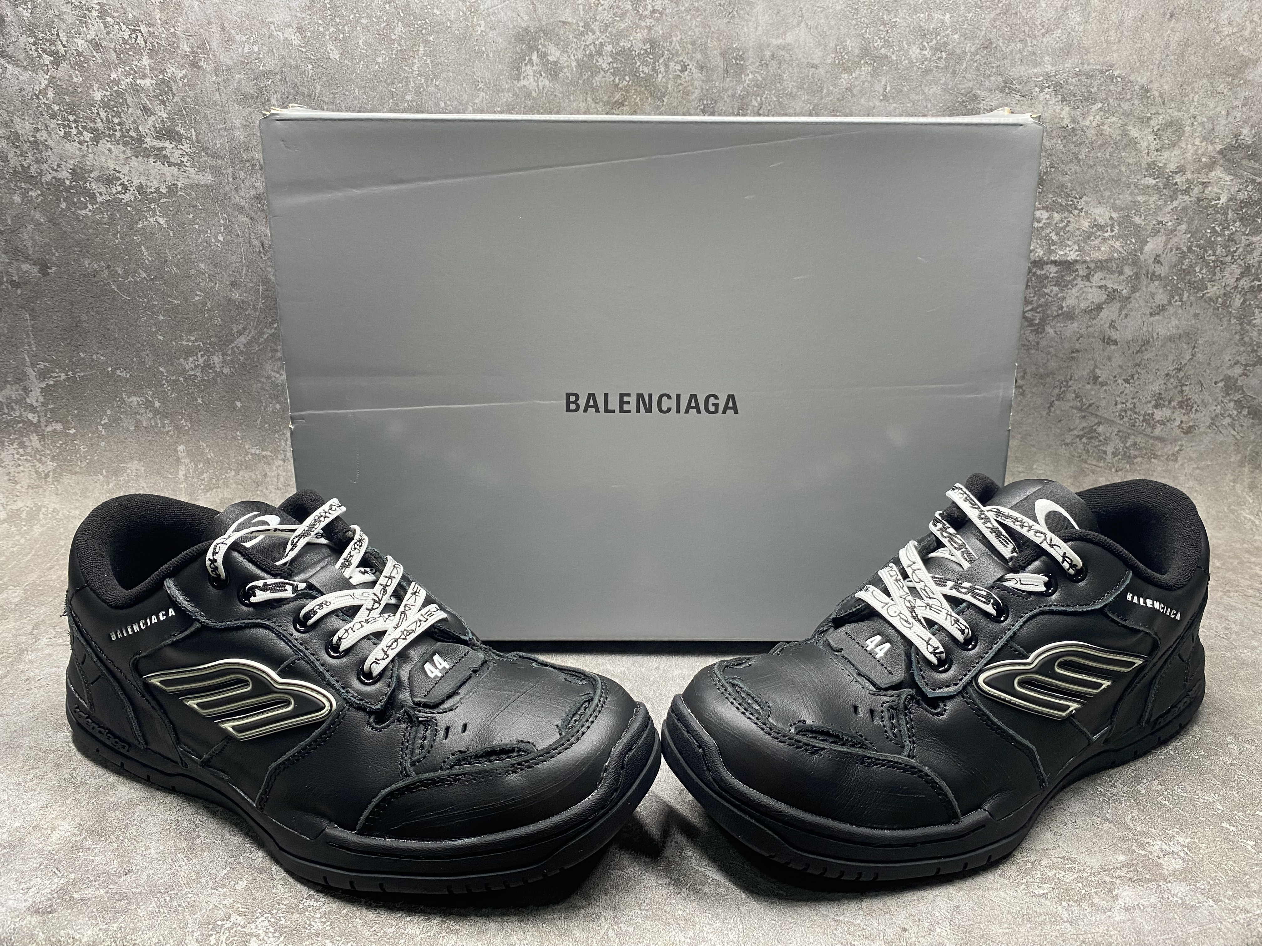 UA Balenciaga Hamptons Worn-out Sneaker in Black(run one size large)