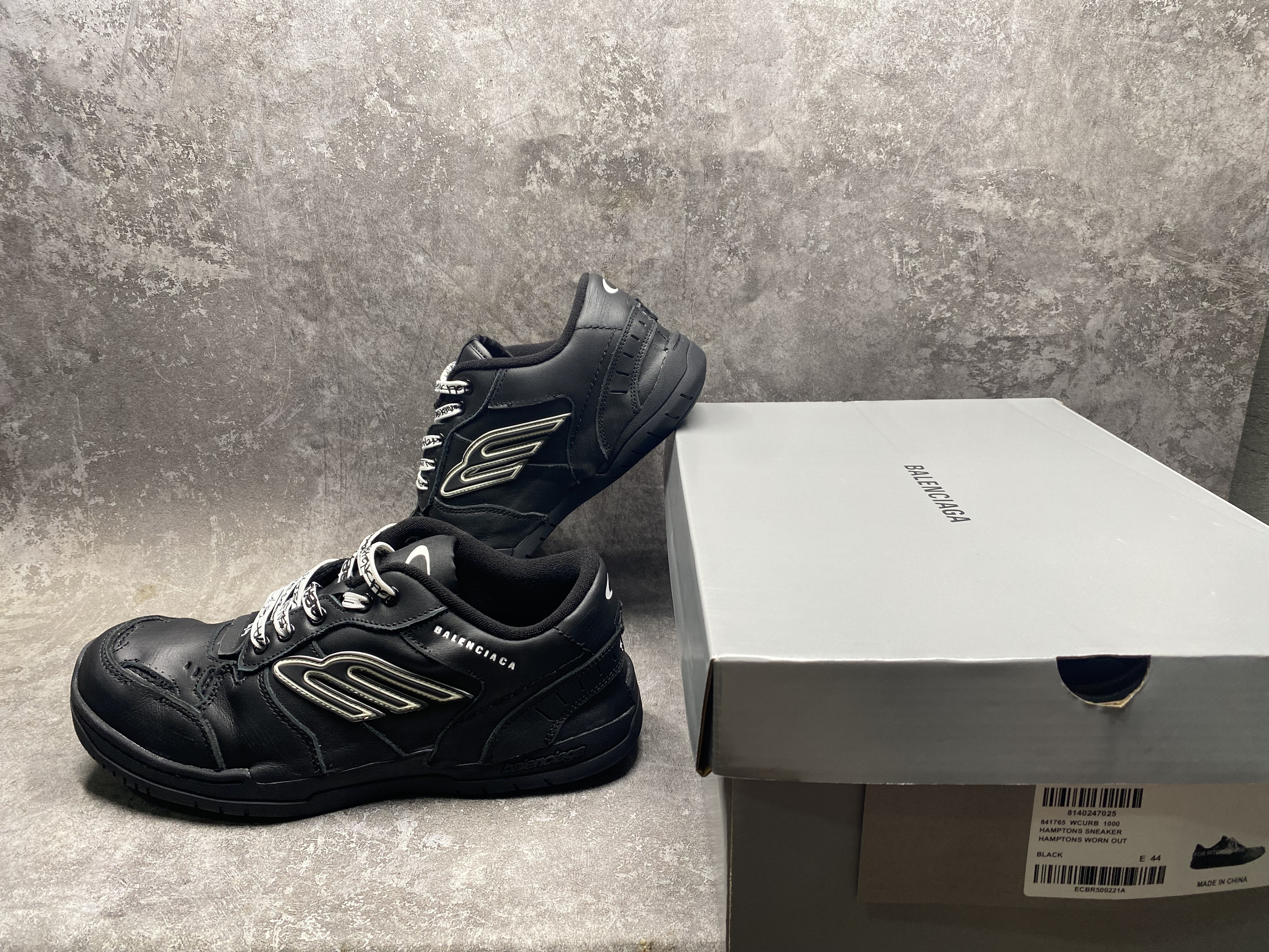 UA Balenciaga Hamptons Worn-out Sneaker in Black(run one size large)