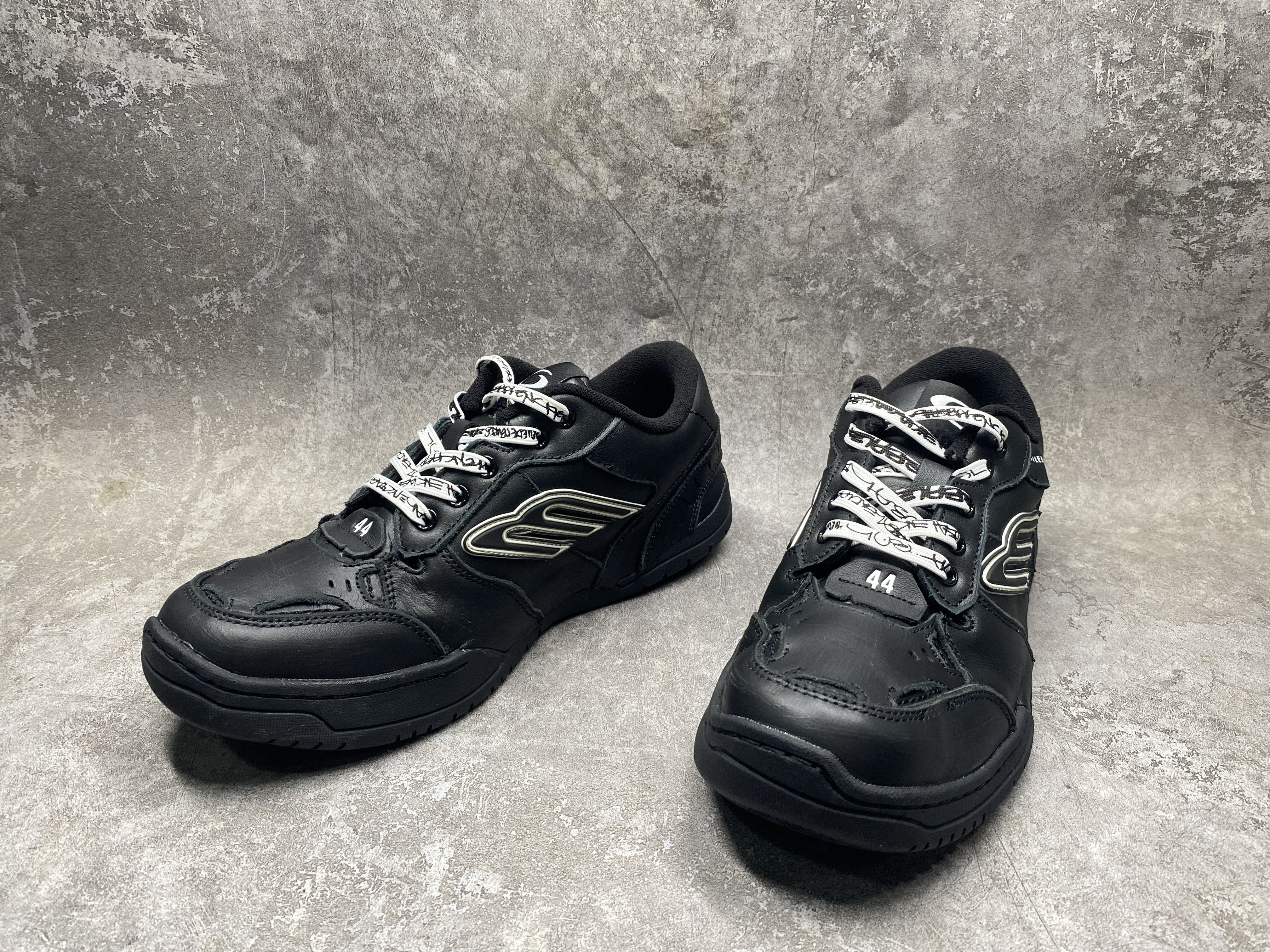 UA Balenciaga Hamptons Worn-out Sneaker in Black(run one size large)