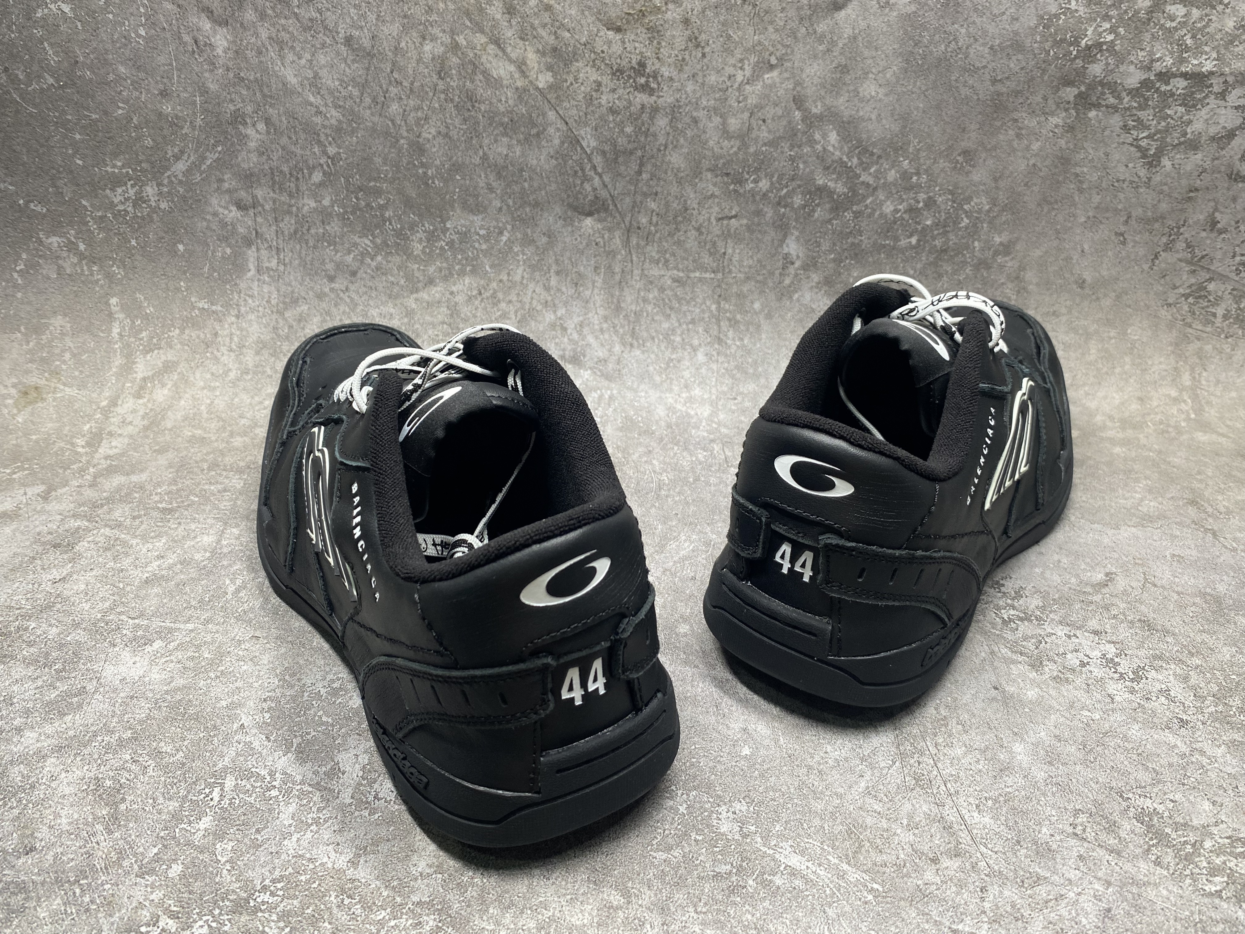 UA Balenciaga Hamptons Worn-out Sneaker in Black(run one size large)