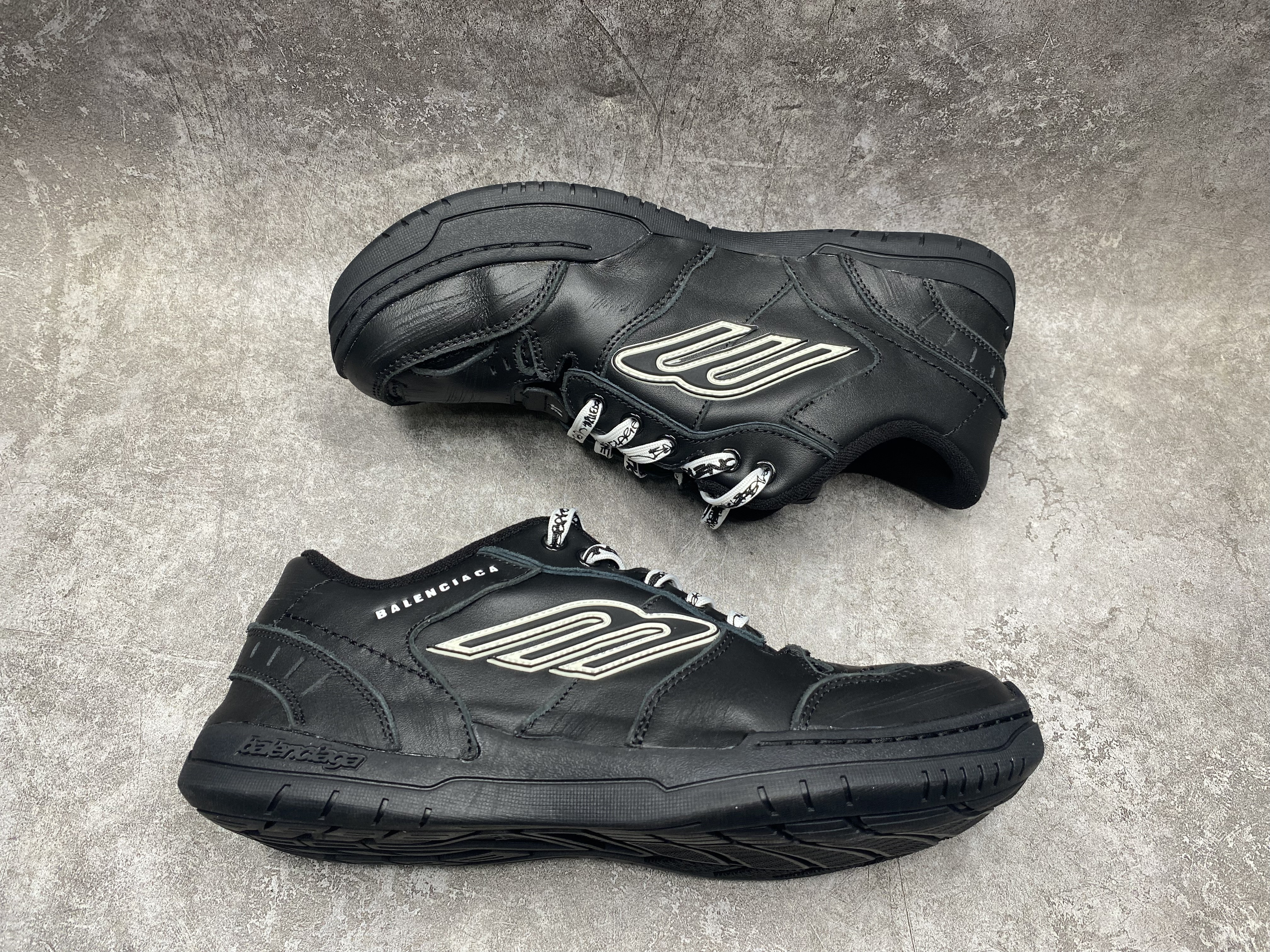 UA Balenciaga Hamptons Worn-out Sneaker in Black(run one size large)