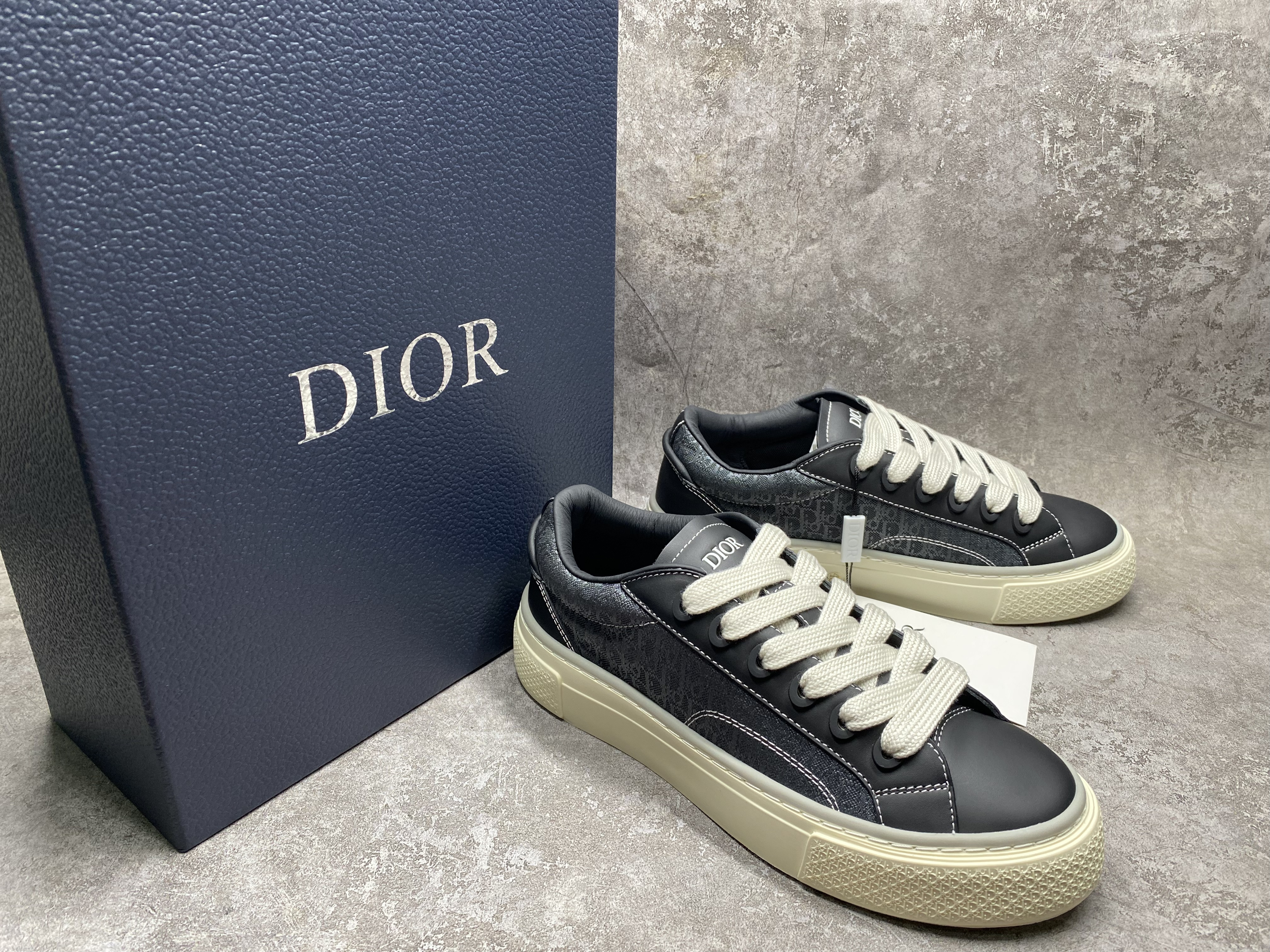 UA Dior B33 Sneaker