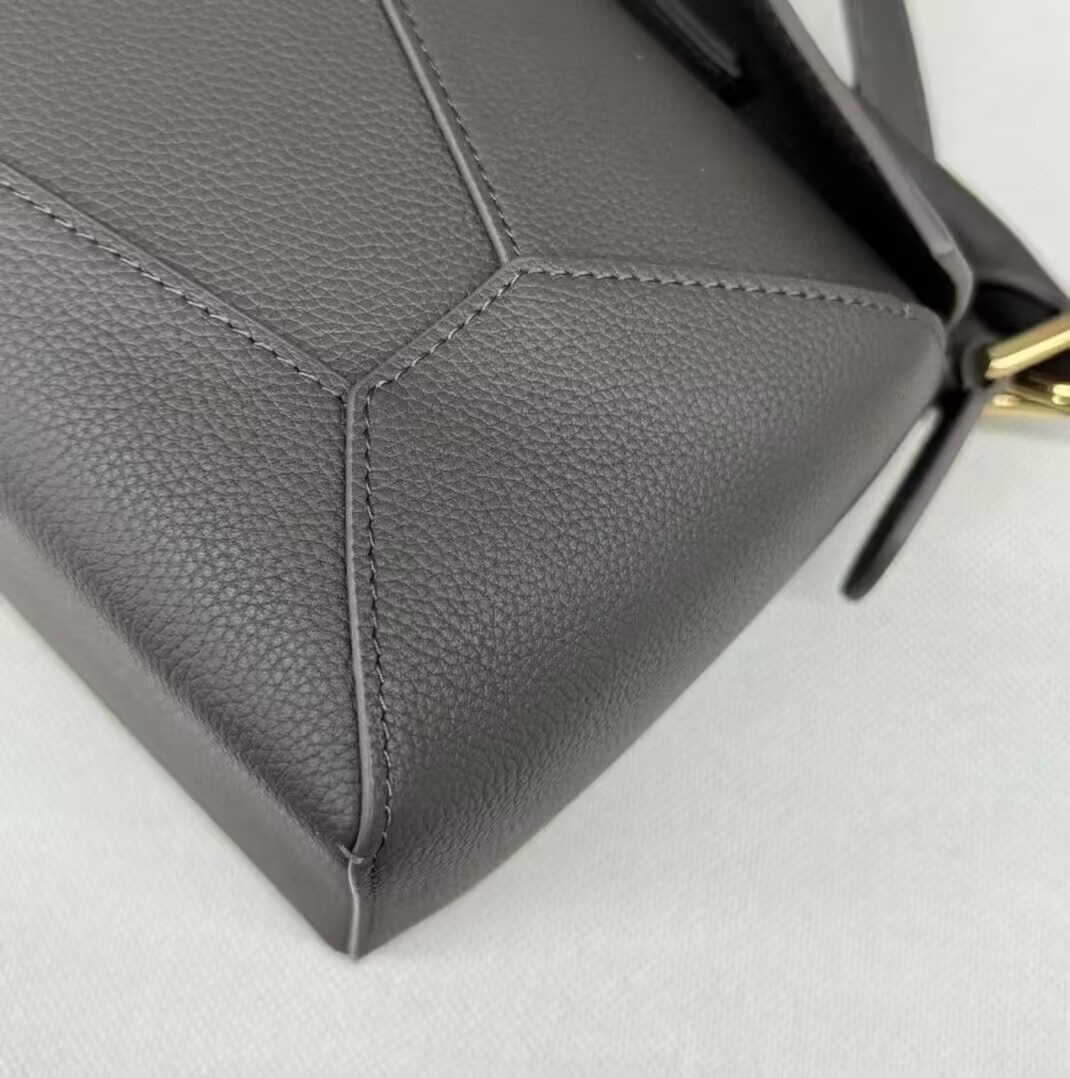 LOEWE Small Puzzle bag in classic calfskin 24x10.5x16.5cm