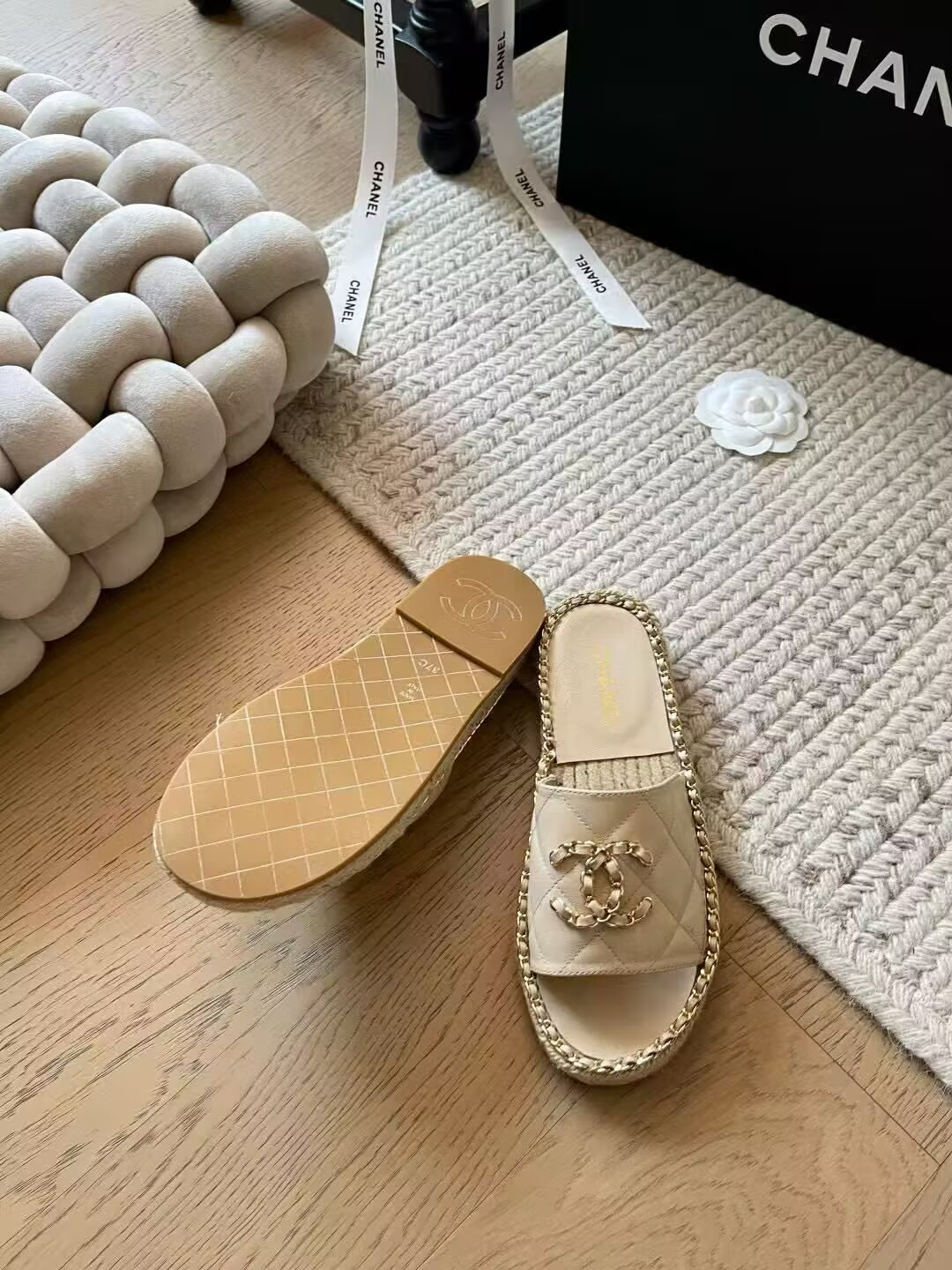 UA Chanel Slides
