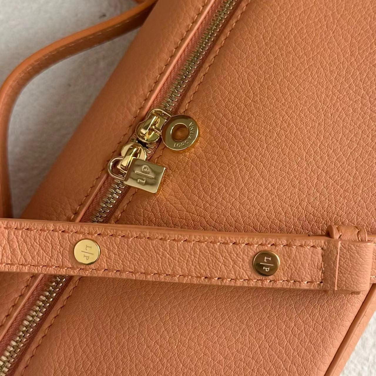 Loro Piana Extra Pocket L19 Grained Calfskin 11 x 19 x 6.5 cm