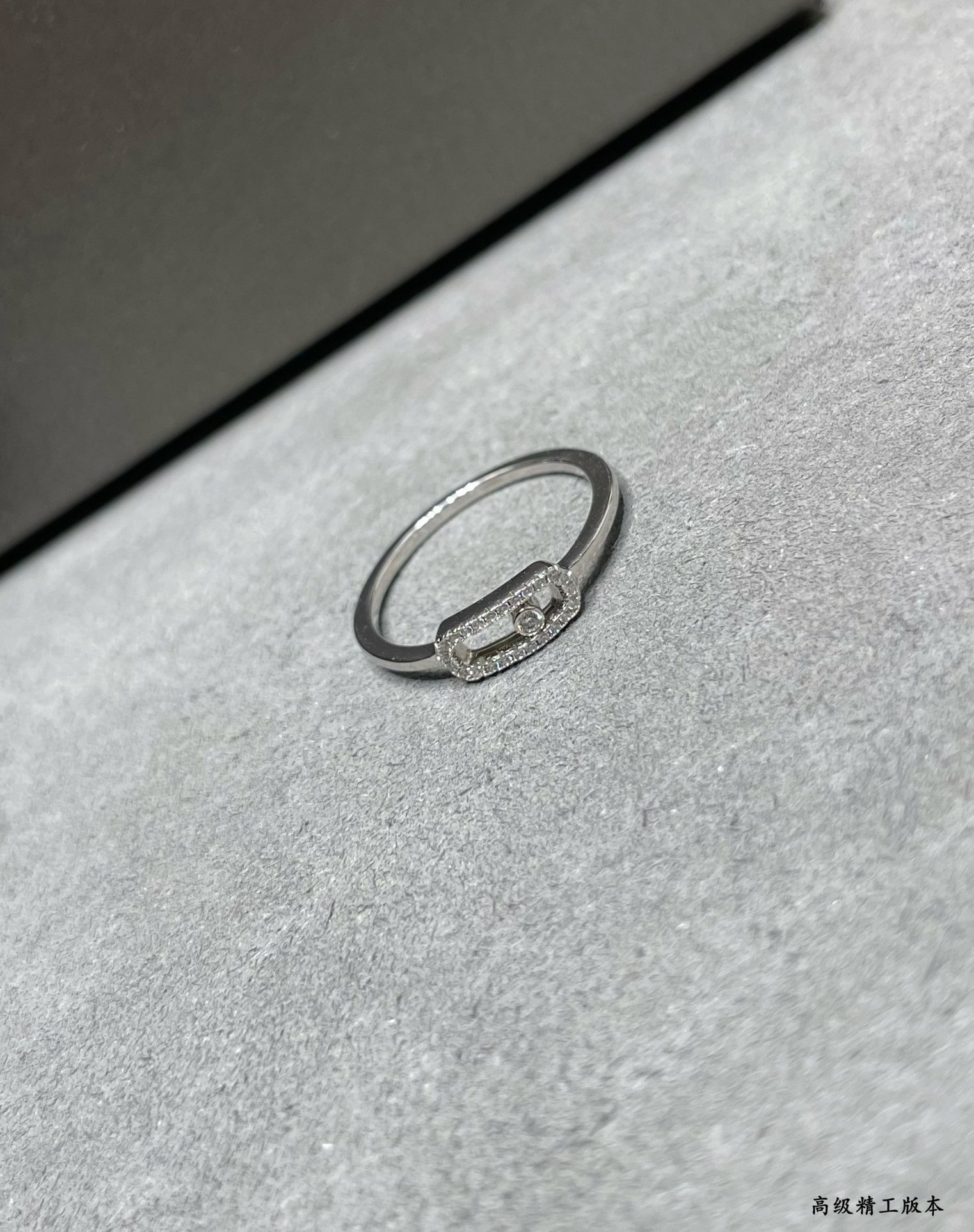 Messika Single Diamond Moving Ring