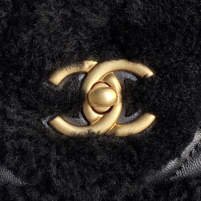 Chanel Flap Bag 16 × 23.5 × 7.5 cm