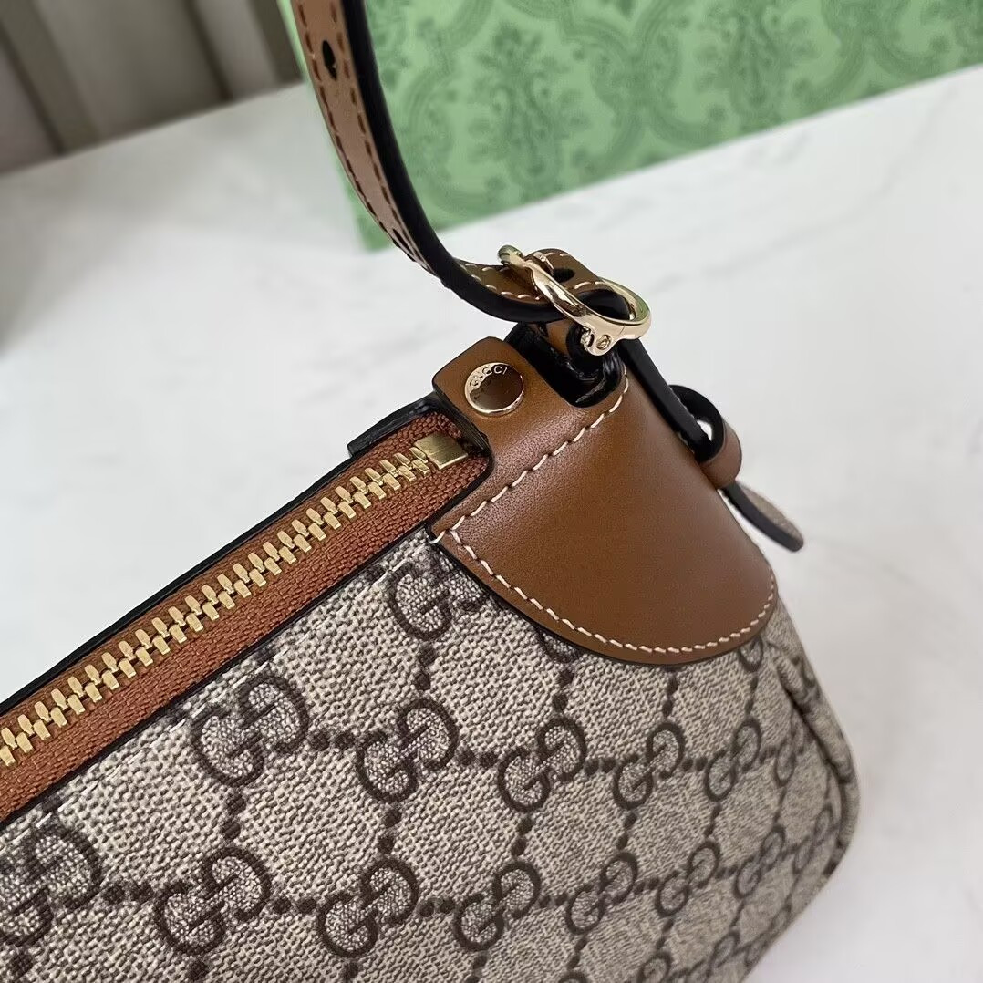 Gucci GG Emblem Shoulder Bag 24.5x16x16cm