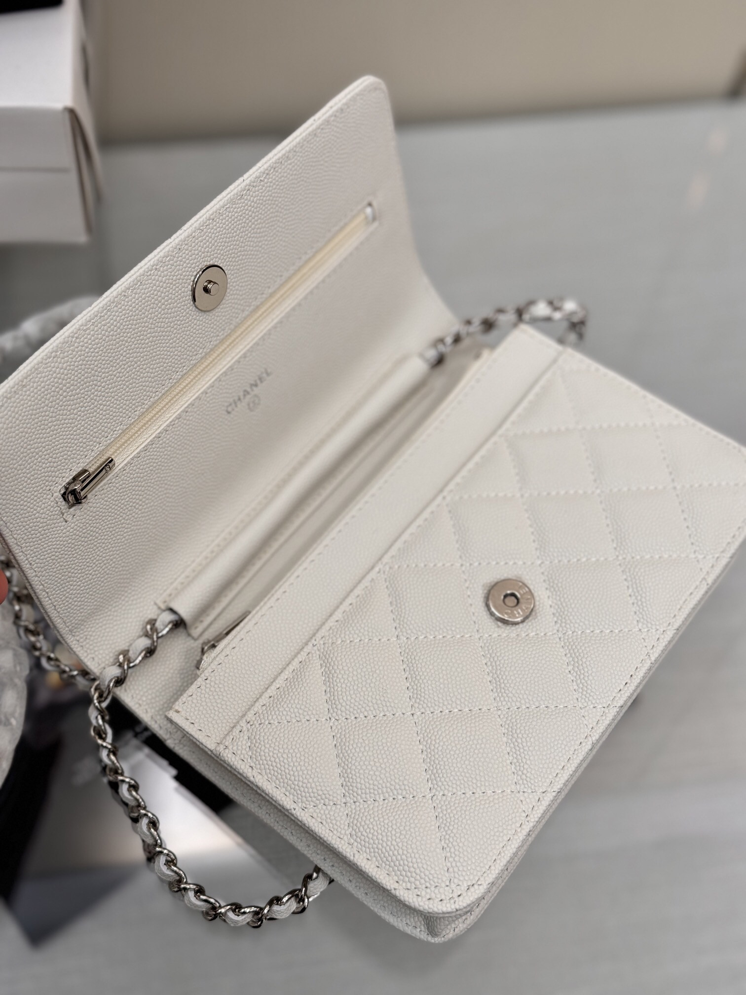 CHANEL WOC CLASSIC WALLET ON CHAIN 12.3x19.2x3.5cm