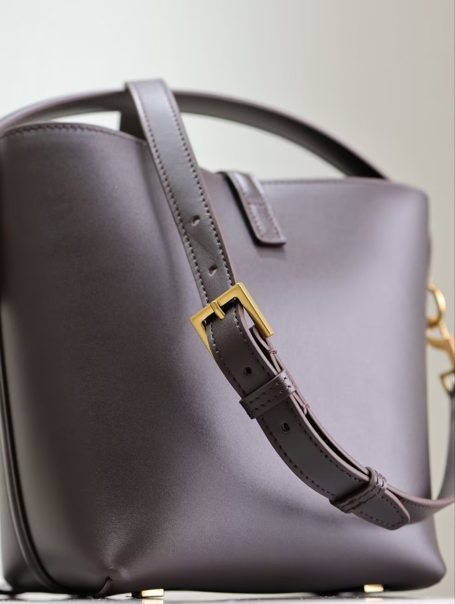 YSL LE 37 In Shiny Leather 17x20x13cm