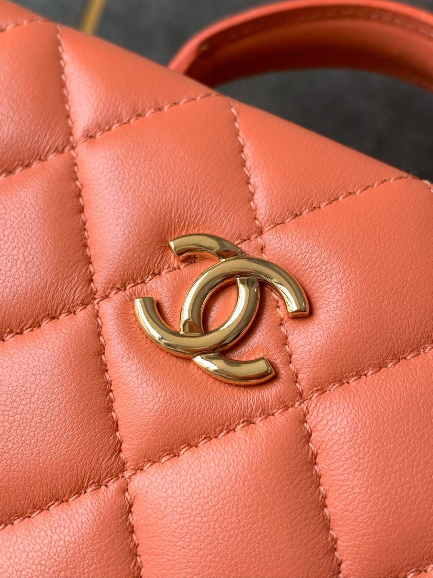 Chanel Box bag 15x22x7.5cm