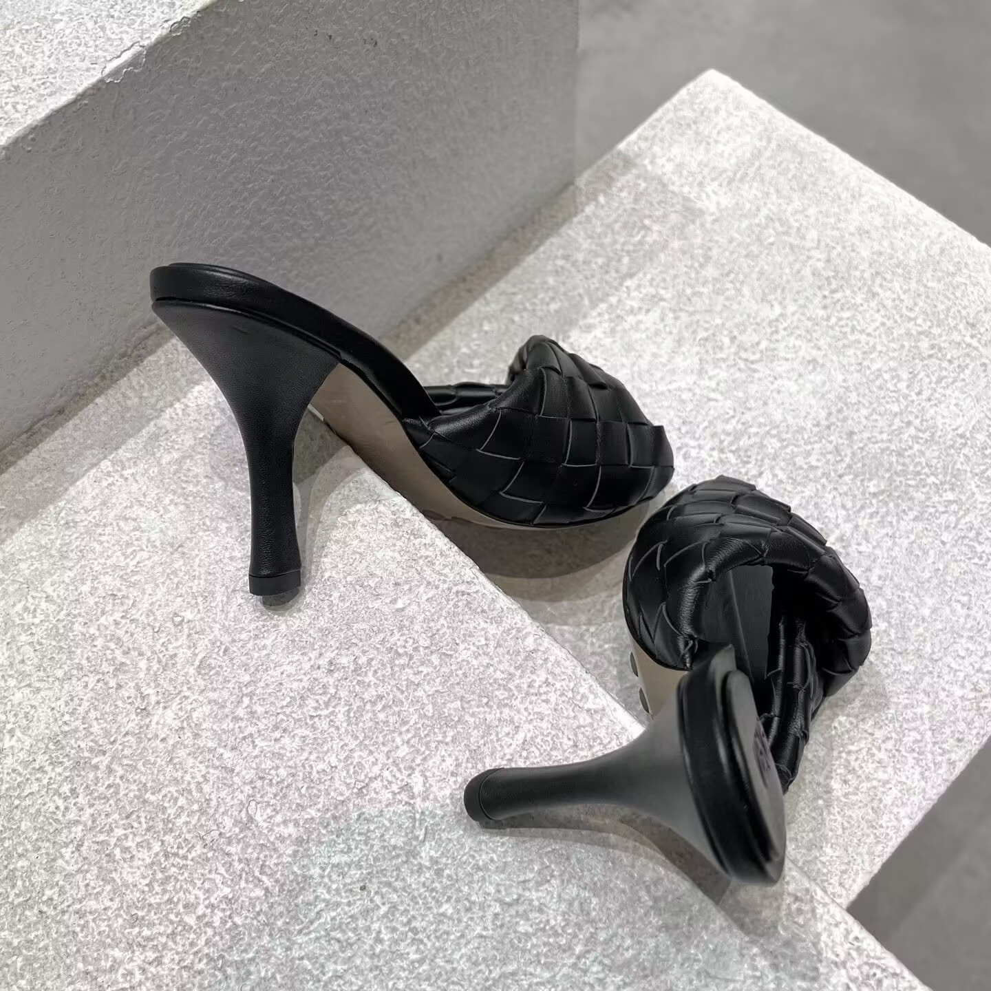 UA Bottega Veneta Blink Slides