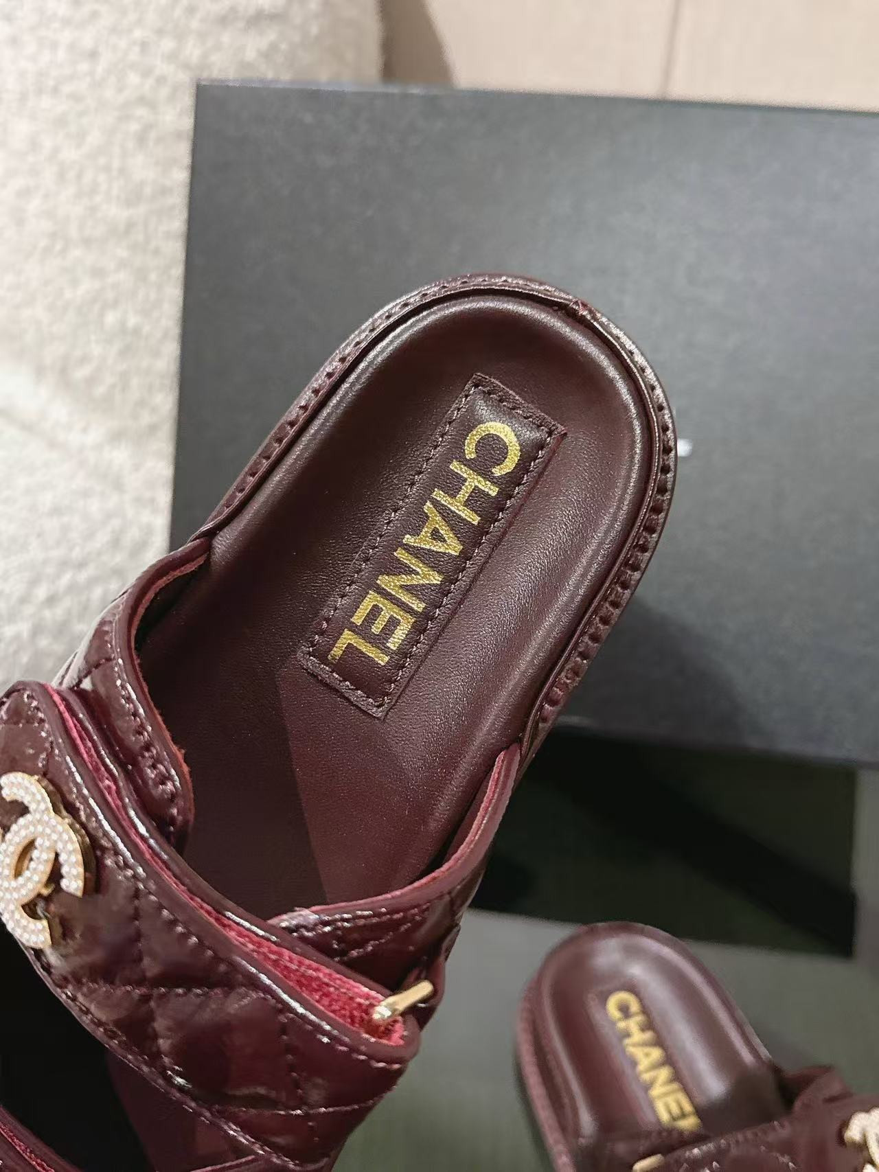 UA CHANEL SLIDES