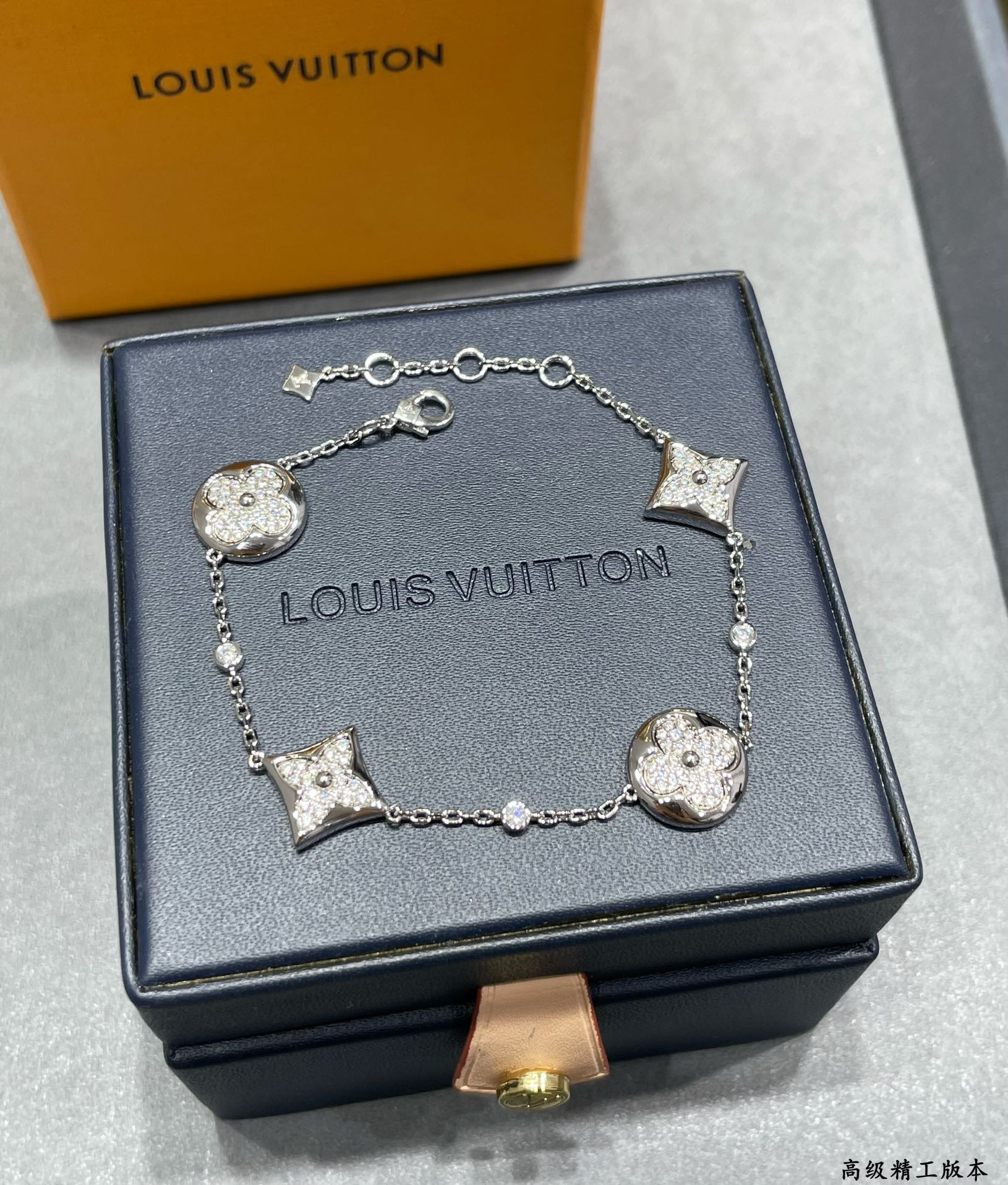 Louis Vuitton Large Four-Flower Full Diamond Bracelet